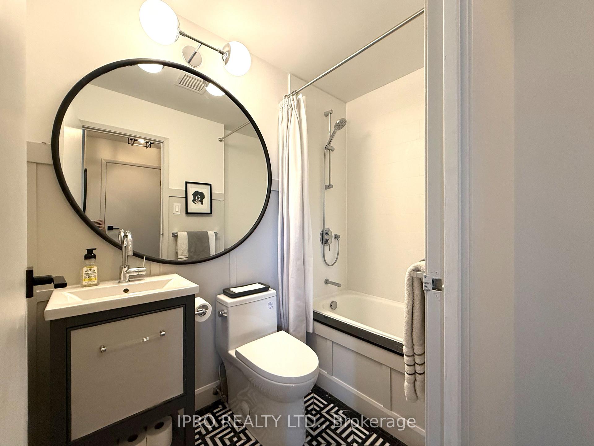 Photo 19 of Unit 211, 300 Coxwell Avenue, Toronto, Greenwood-Coxwell — HOMEH