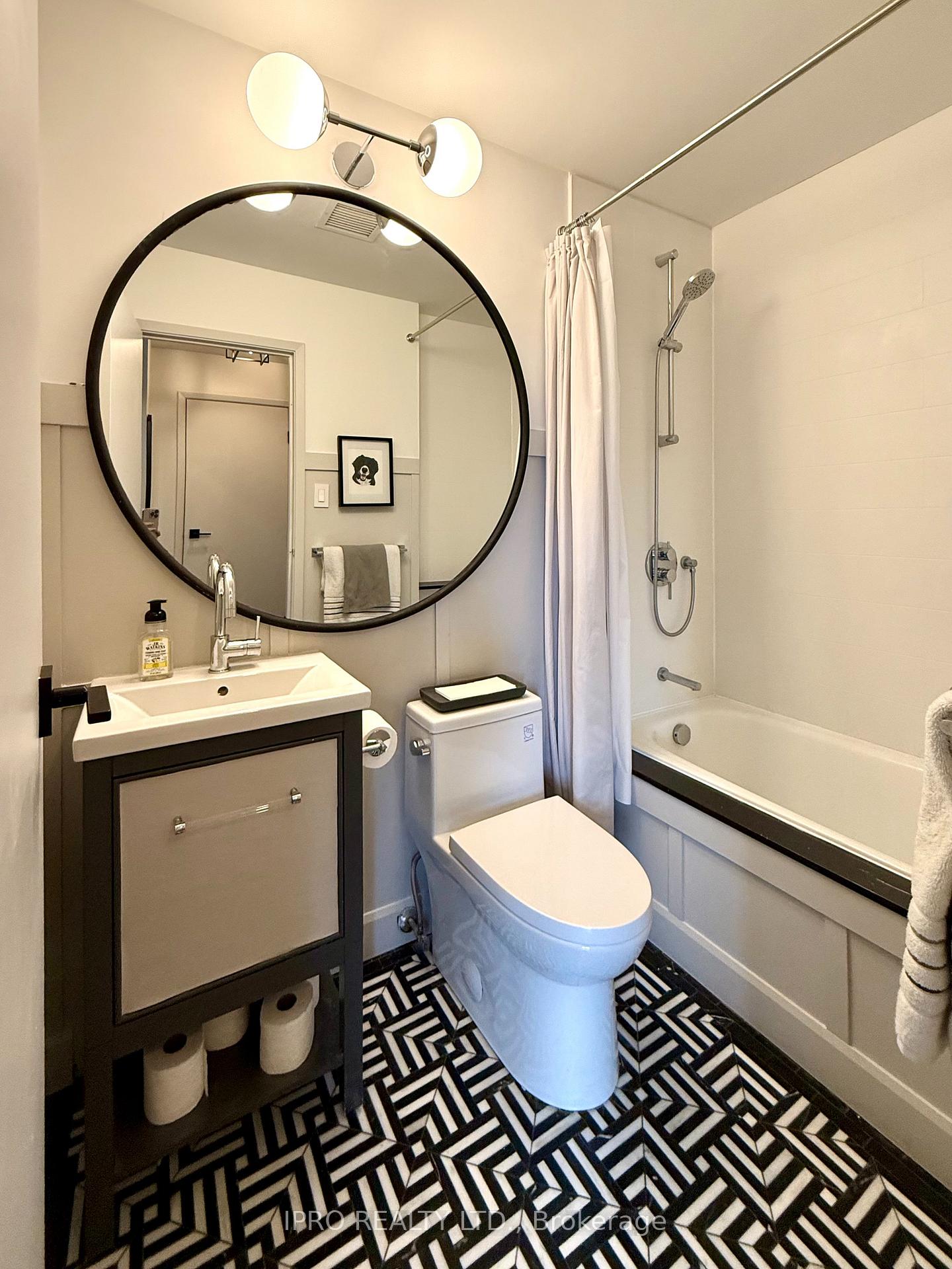 Photo 20 of Unit 211, 300 Coxwell Avenue, Toronto, Greenwood-Coxwell — HOMEH