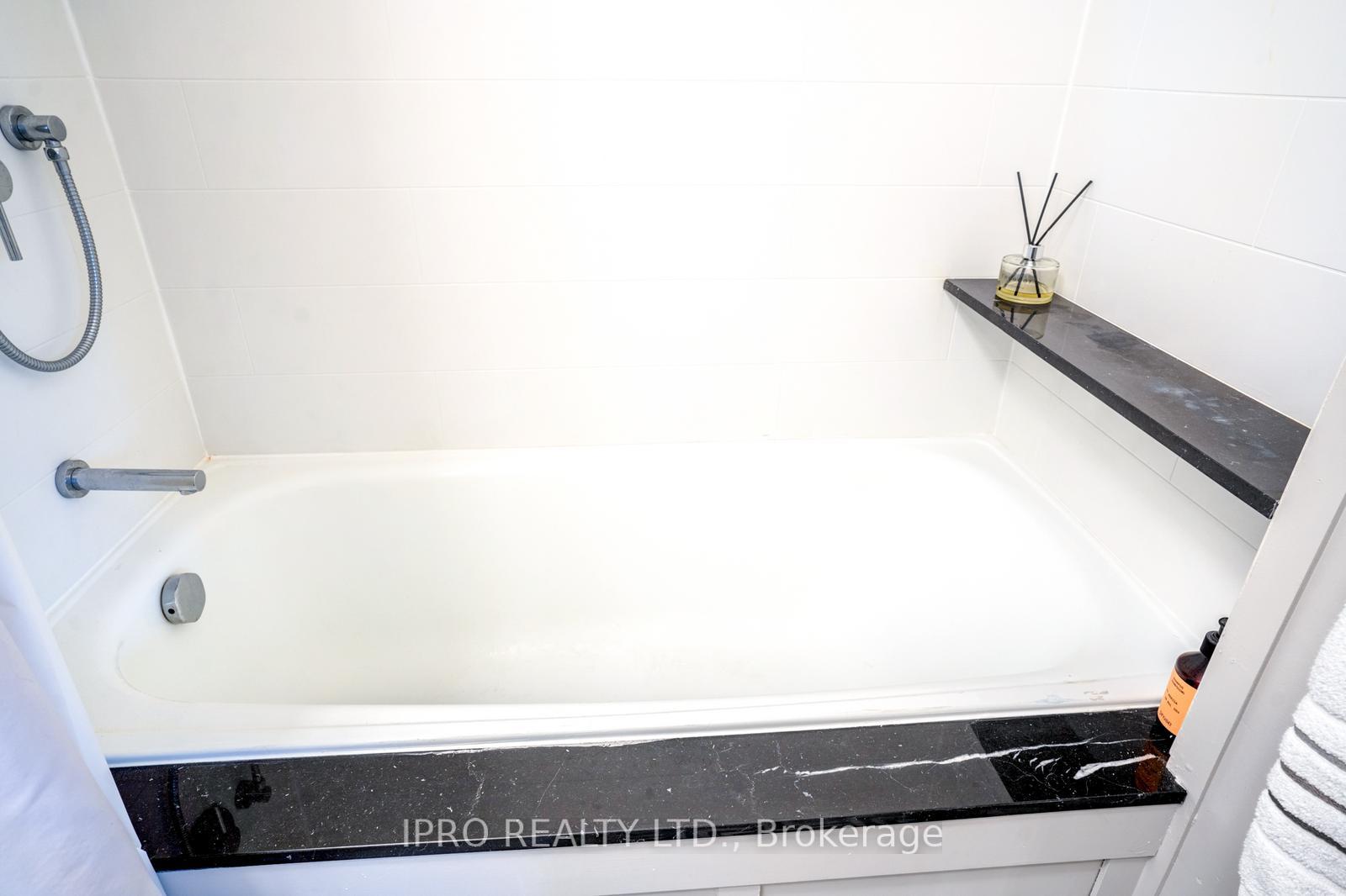 Photo 21 of Unit 211, 300 Coxwell Avenue, Toronto, Greenwood-Coxwell — HOMEH
