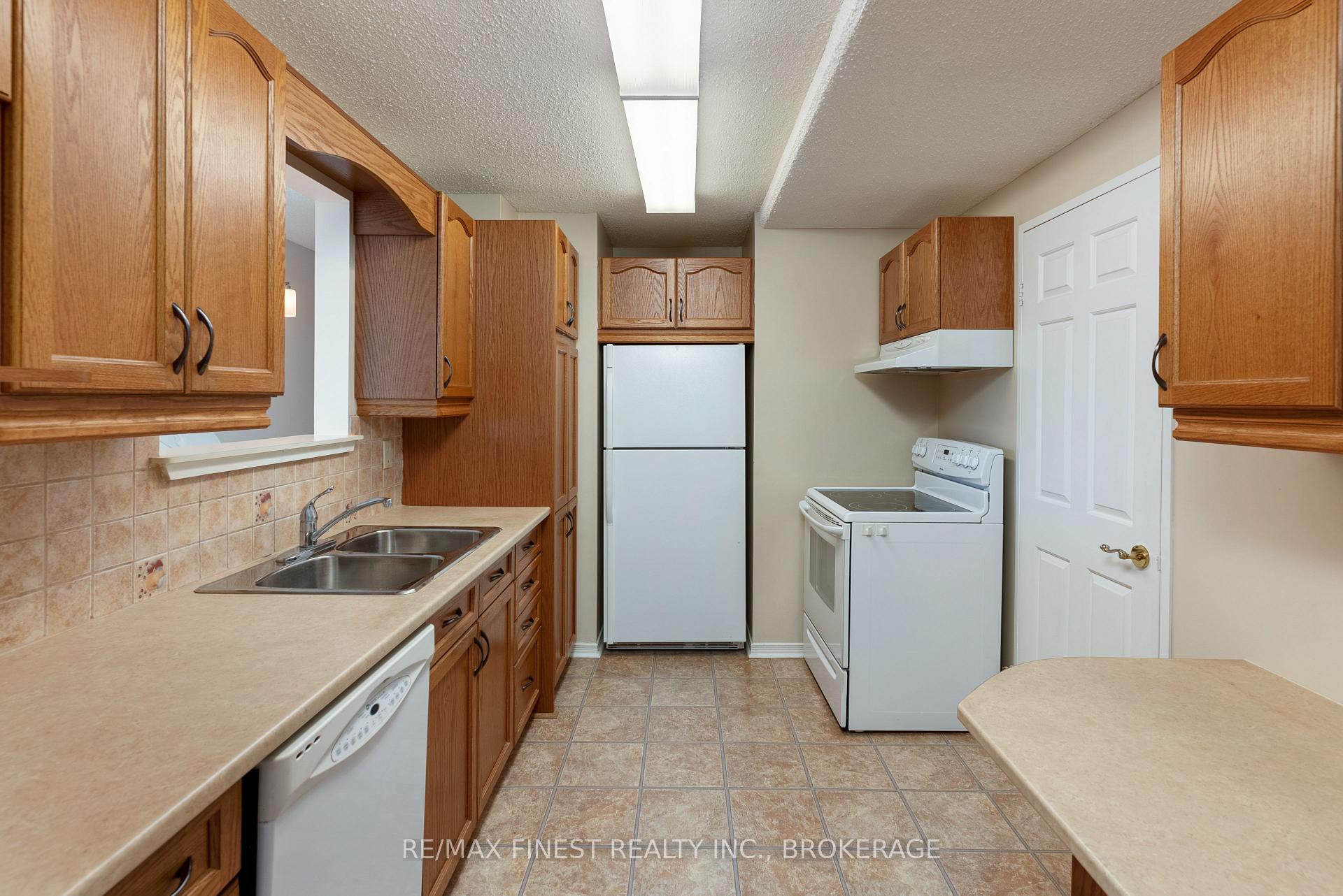 Photo 10 of Unit 304, 257 Bath Road, Kingston, West of Sir John A. Blvd — HOMEH