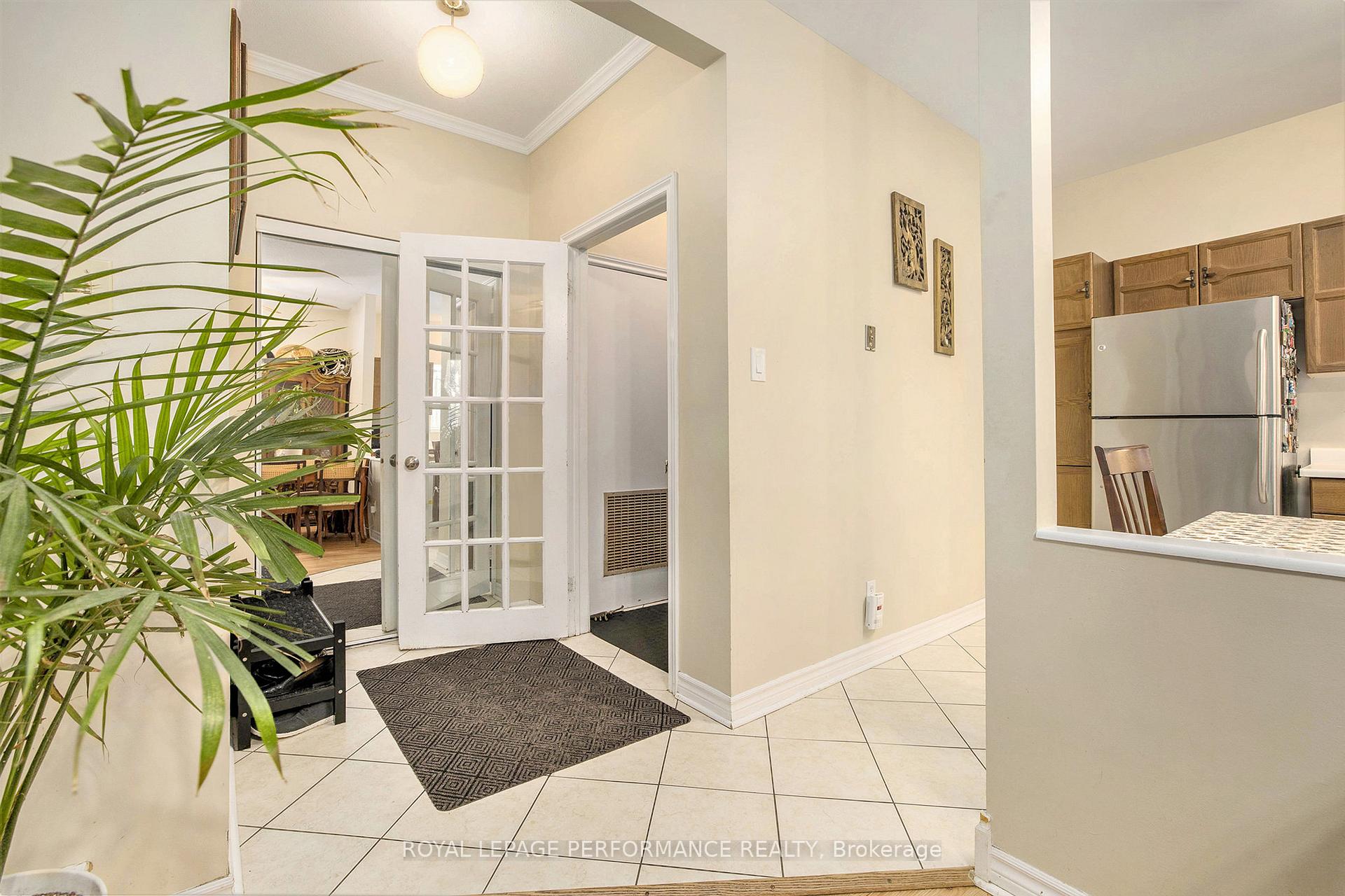 Photo 4 of Unit Unit A, 20 Shehyn Lane, Ottawa, Tanglewood — HOMEH