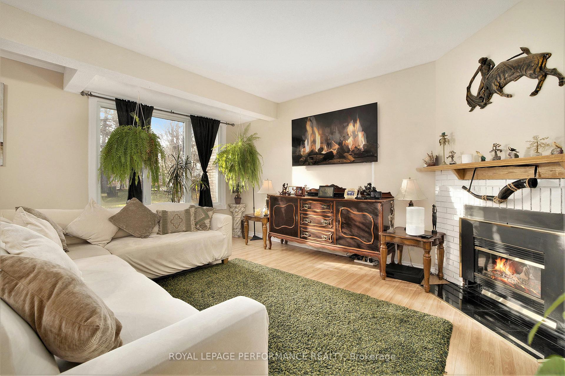 Photo 5 of Unit Unit A, 20 Shehyn Lane, Ottawa, Tanglewood — HOMEH