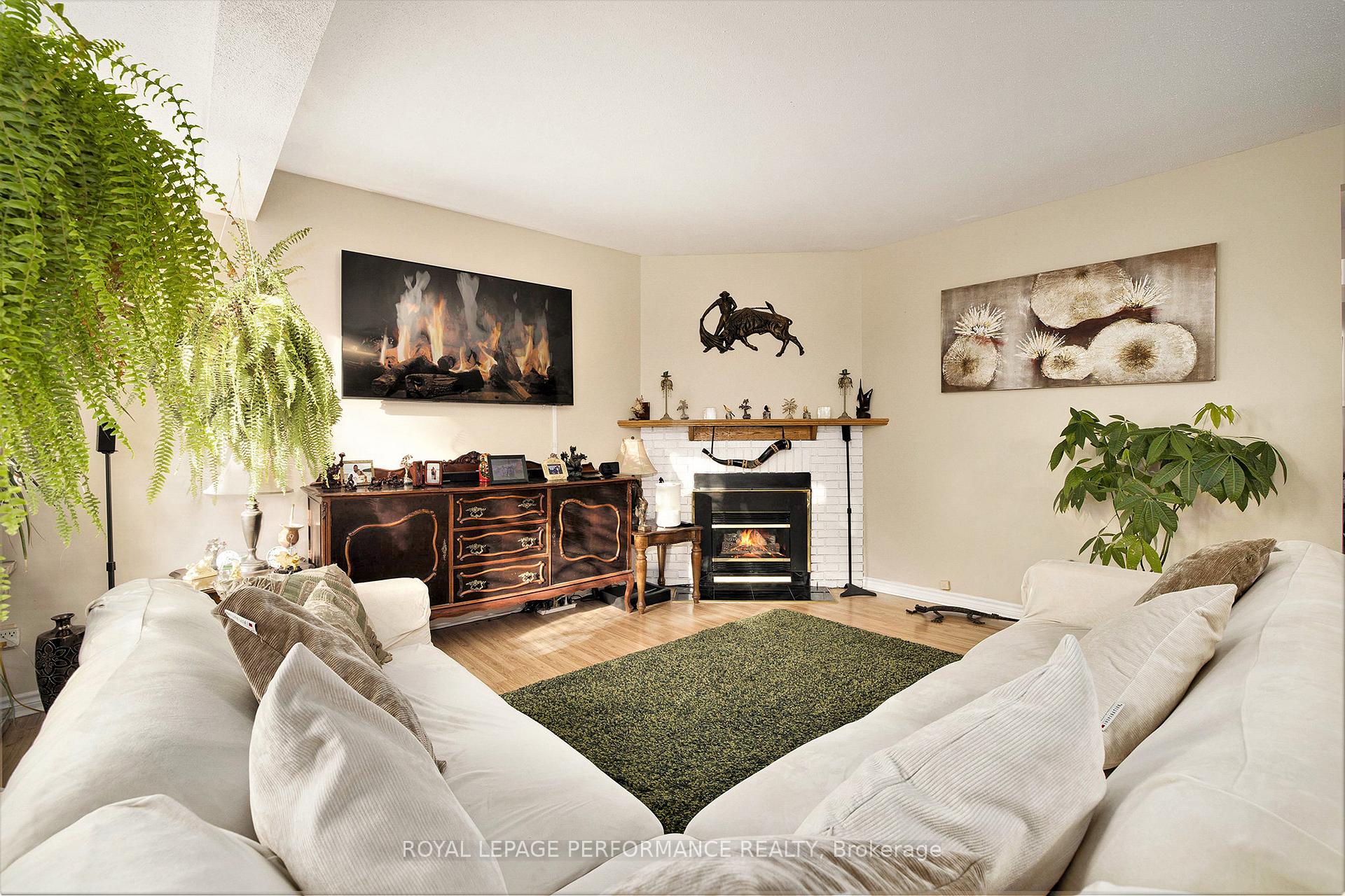 Photo 6 of Unit Unit A, 20 Shehyn Lane, Ottawa, Tanglewood — HOMEH