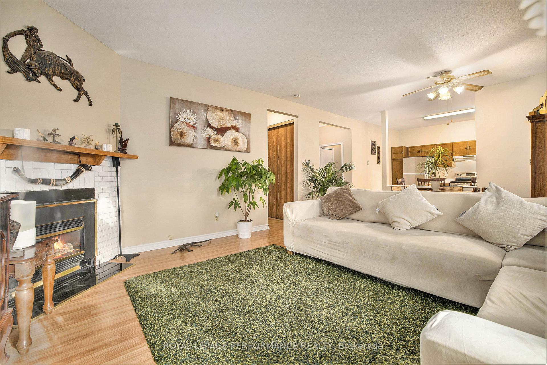 Photo 8 of Unit Unit A, 20 Shehyn Lane, Ottawa, Tanglewood — HOMEH