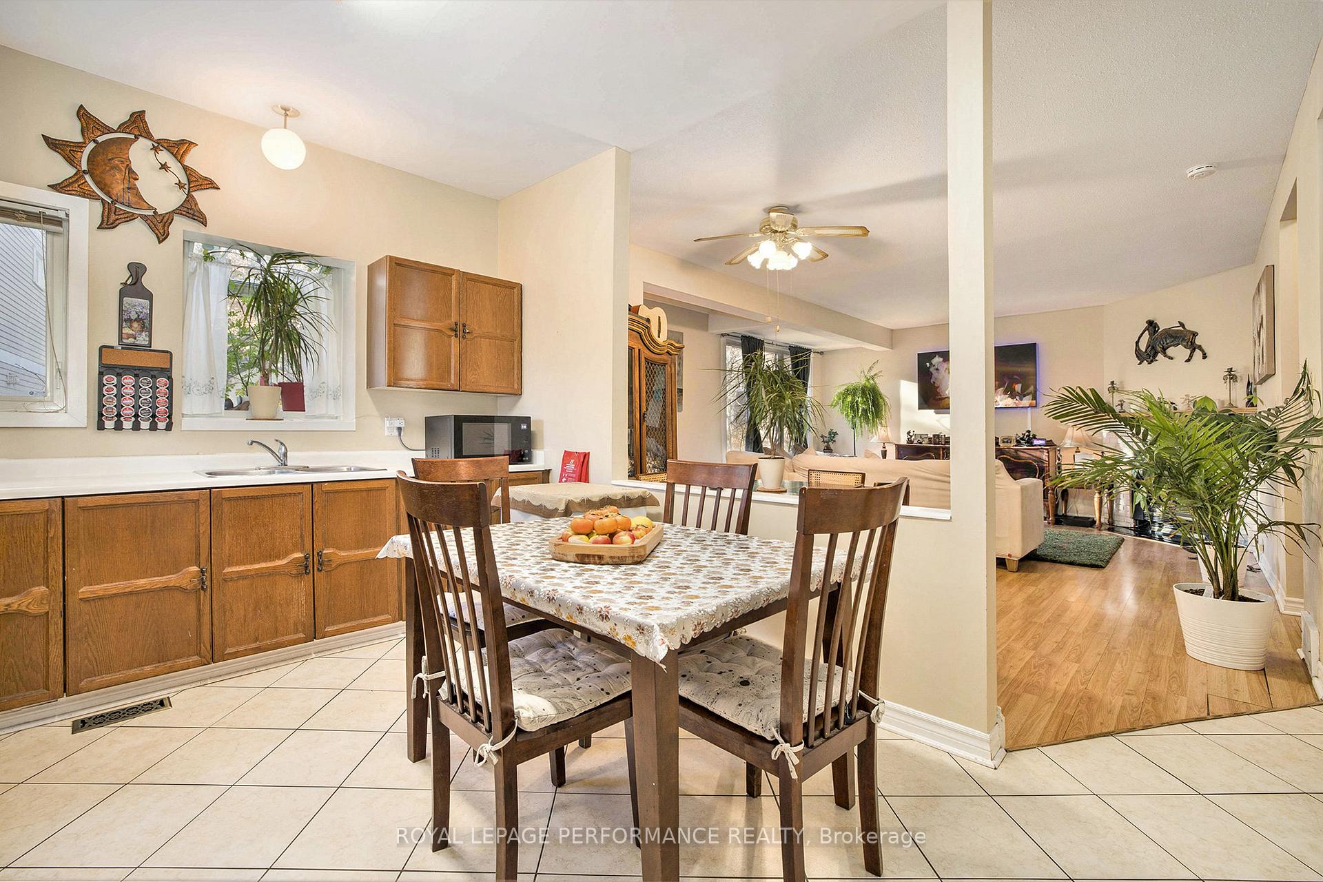 Photo 12 of Unit Unit A, 20 Shehyn Lane, Ottawa, Tanglewood — HOMEH
