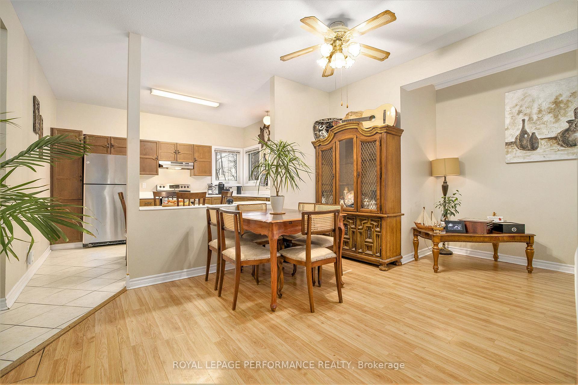 Photo 15 of Unit Unit A, 20 Shehyn Lane, Ottawa, Tanglewood — HOMEH