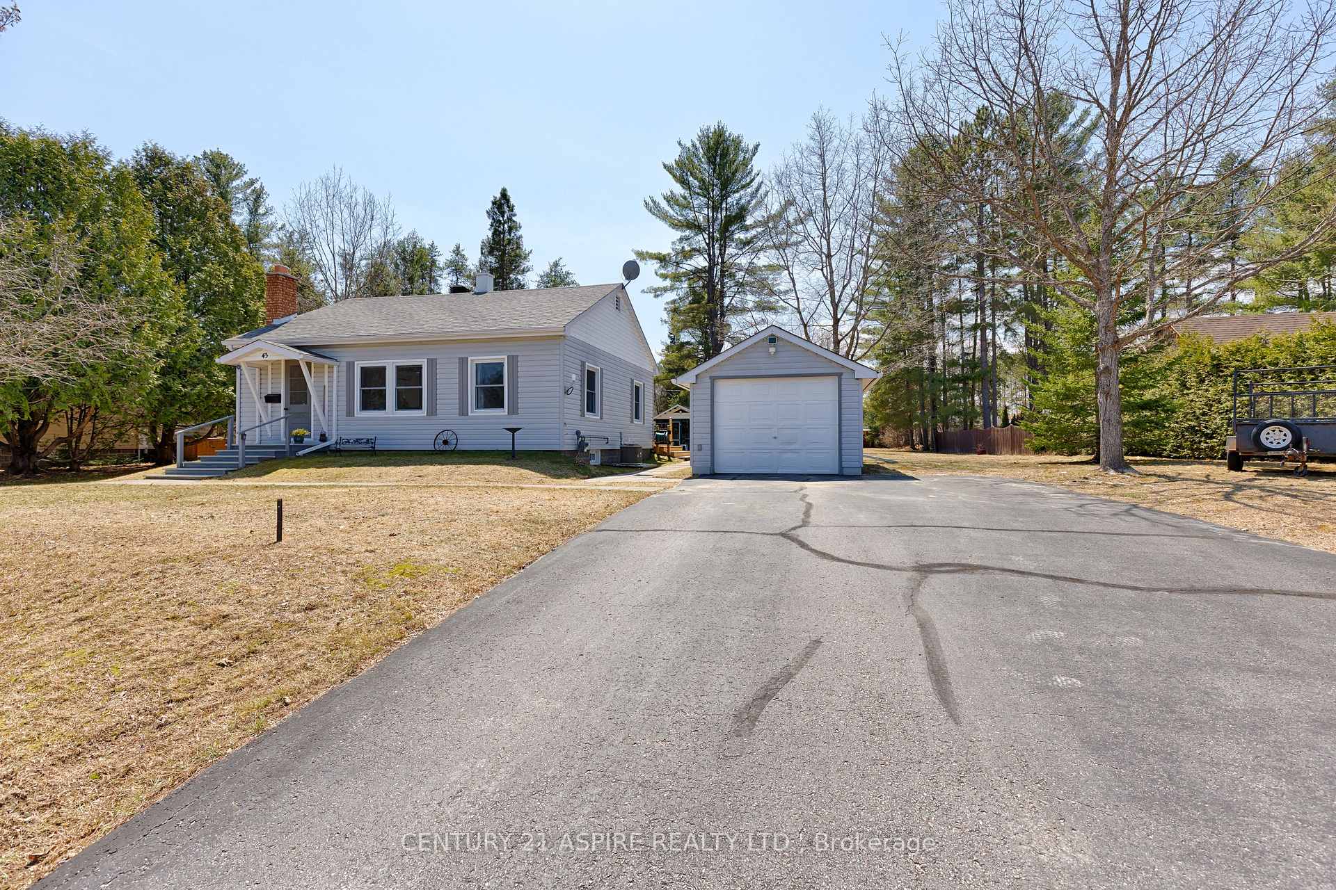 Photo 2 of 43 James Street, Deep River, Deep River — HOMEH