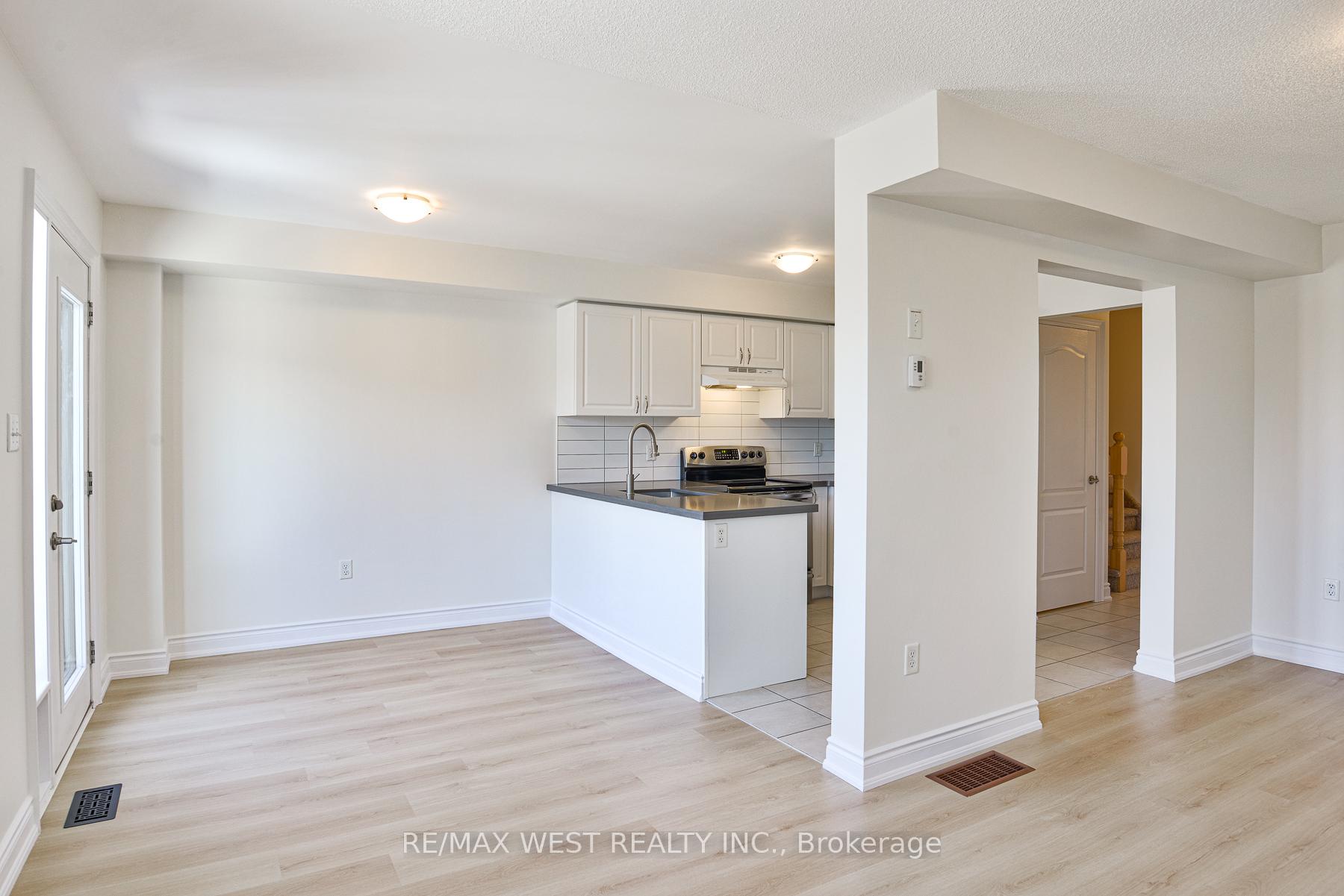 Photo 15 of Unit 3, 39 Madelaine Drive, Barrie, Painswick South — HOMEH