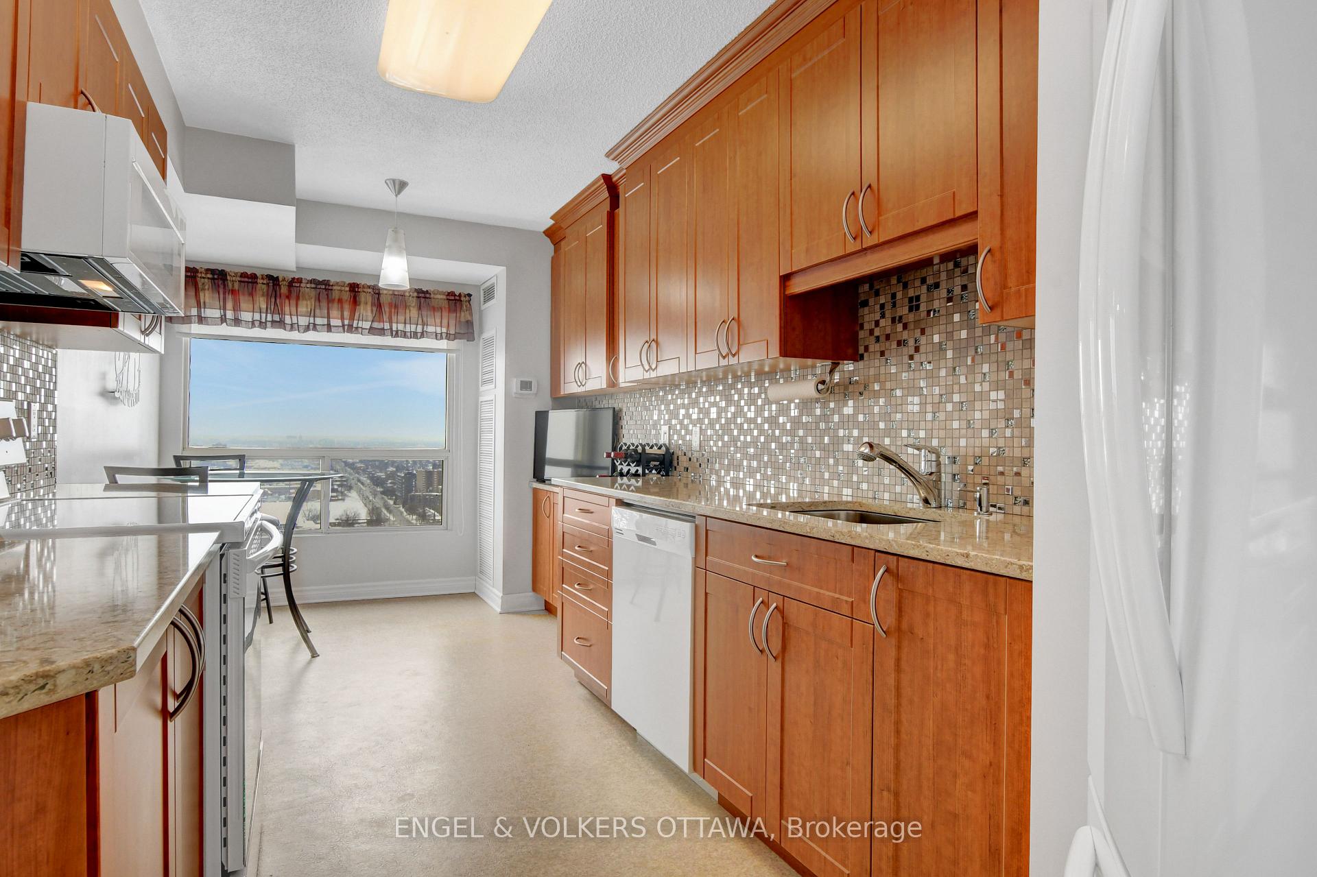 Photo 16 of Unit 2507, 545 St-Laurent Boulevard, Ottawa, Viscount Alexander Park — HOMEH