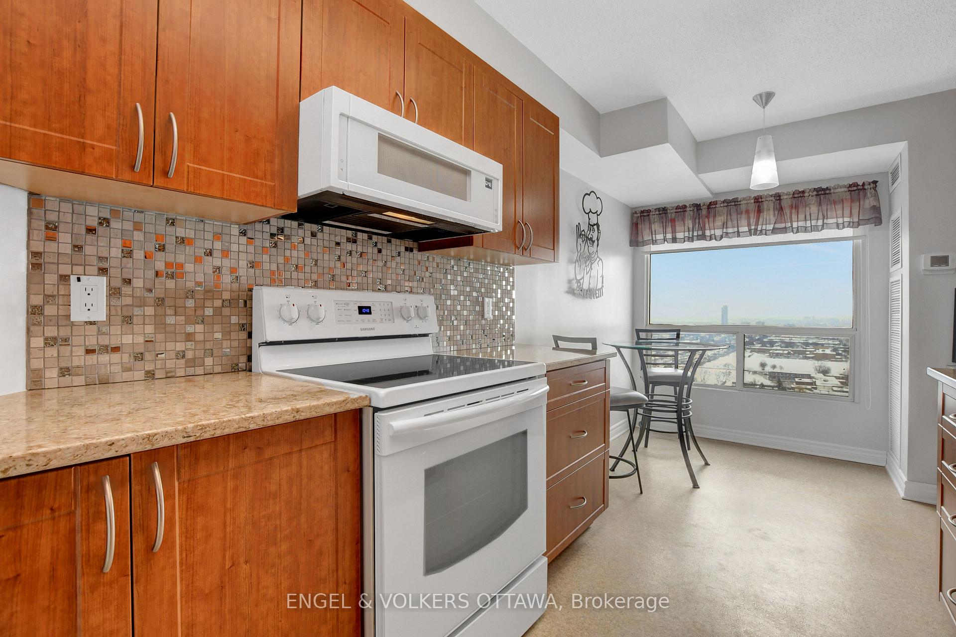 Photo 17 of Unit 2507, 545 St-Laurent Boulevard, Ottawa, Viscount Alexander Park — HOMEH