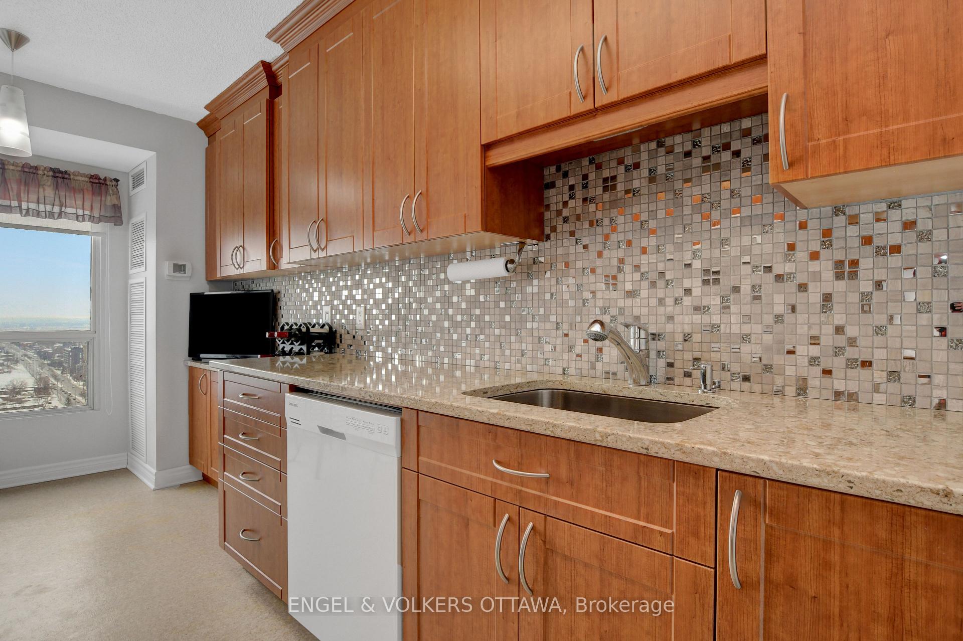 Photo 18 of Unit 2507, 545 St-Laurent Boulevard, Ottawa, Viscount Alexander Park — HOMEH