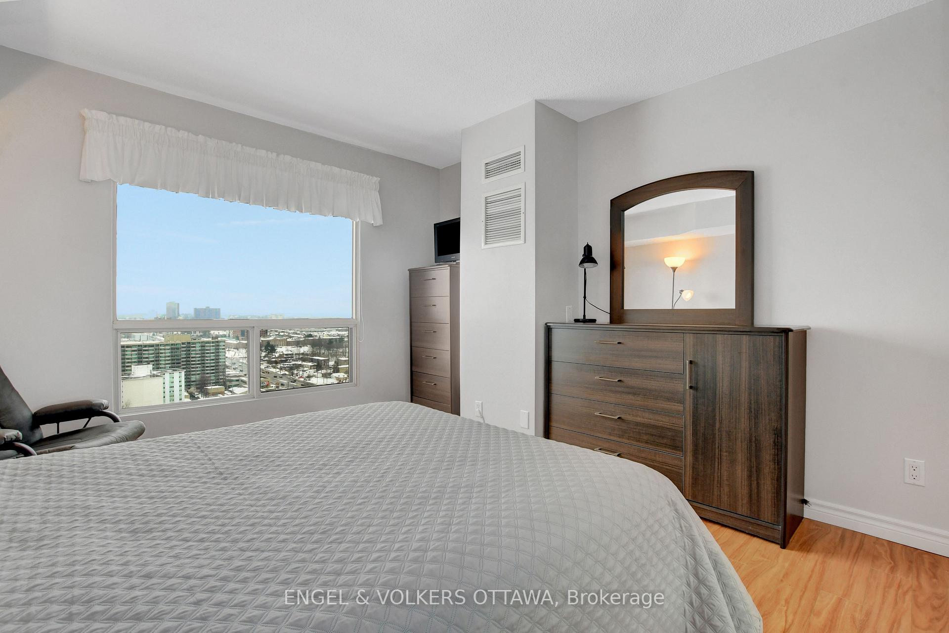 Photo 50 of Unit 2507, 545 St-Laurent Boulevard, Ottawa, Viscount Alexander Park — HOMEH