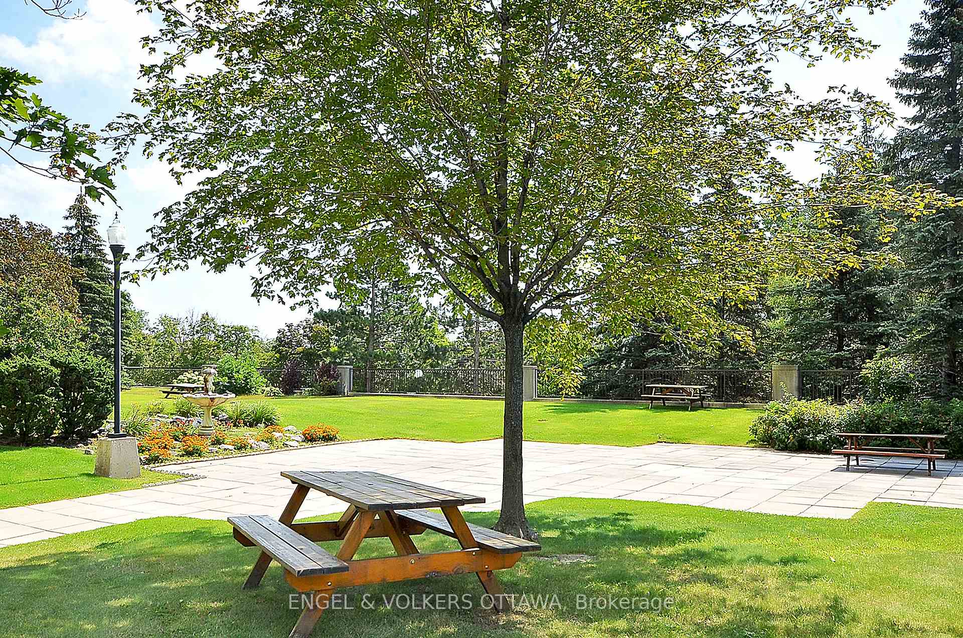Photo 84 of Unit 2507, 545 St-Laurent Boulevard, Ottawa, Viscount Alexander Park — HOMEH