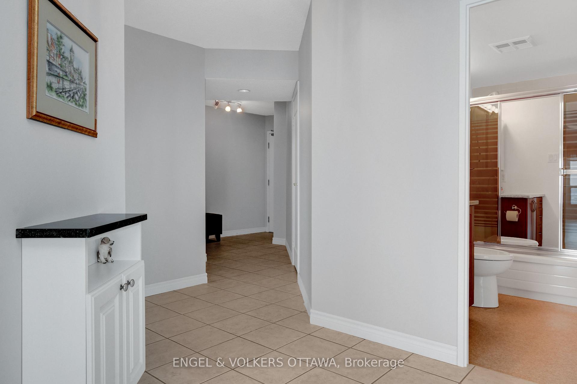 Photo 26 of Unit 2507, 545 St-Laurent Boulevard, Ottawa, Viscount Alexander Park — HOMEH