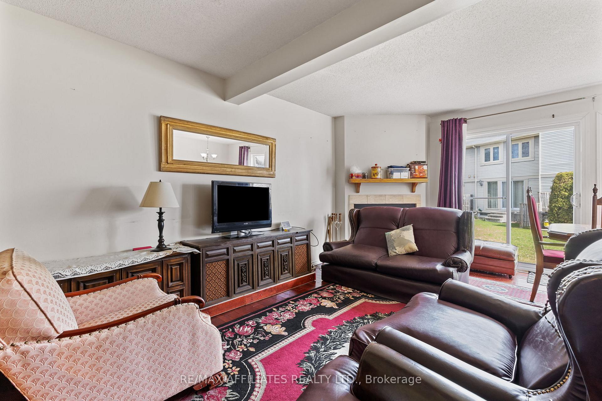 Photo 4 of 75 Saxton Private, Ottawa, Redwood Park — HOMEH
