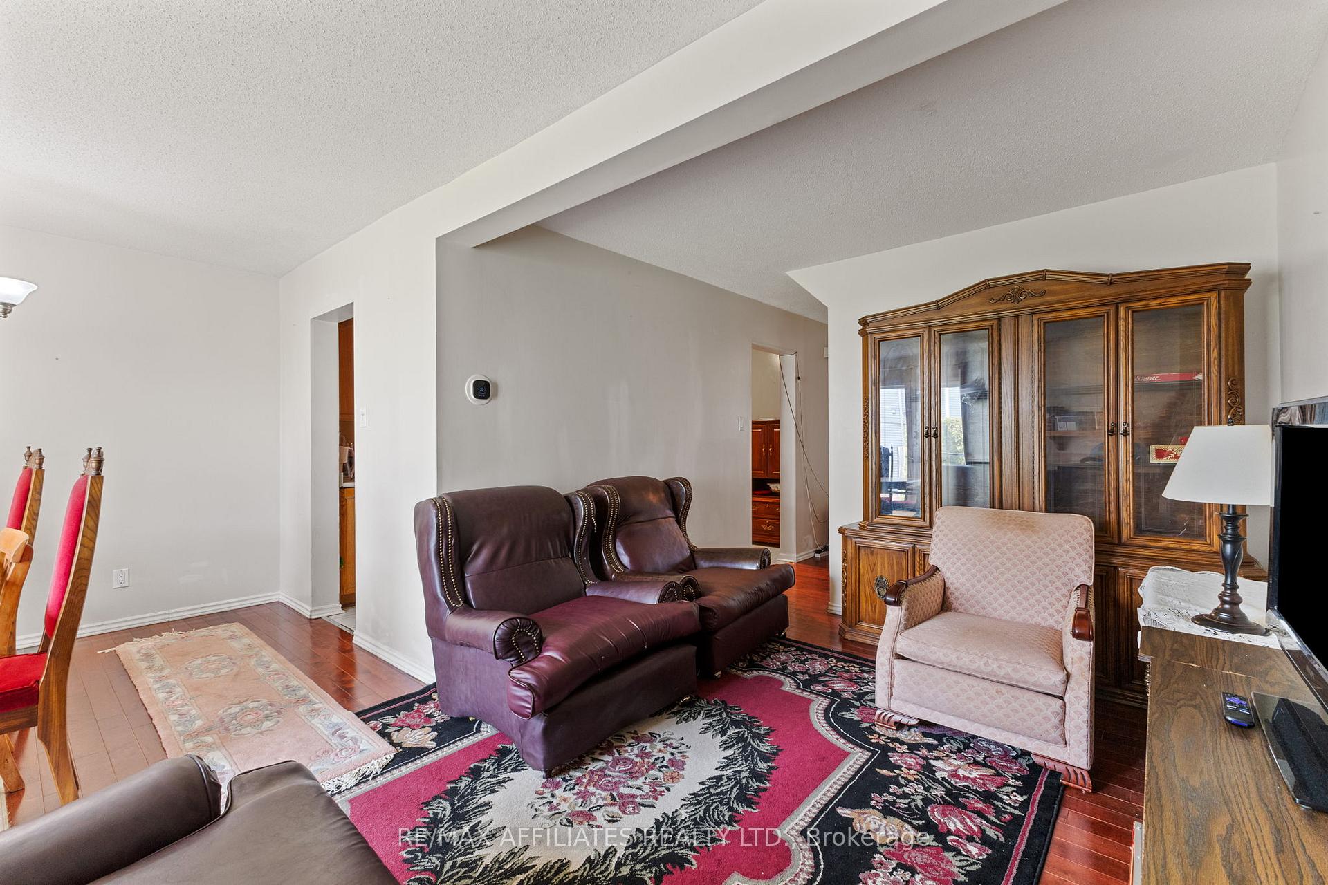 Photo 5 of 75 Saxton Private, Ottawa, Redwood Park — HOMEH