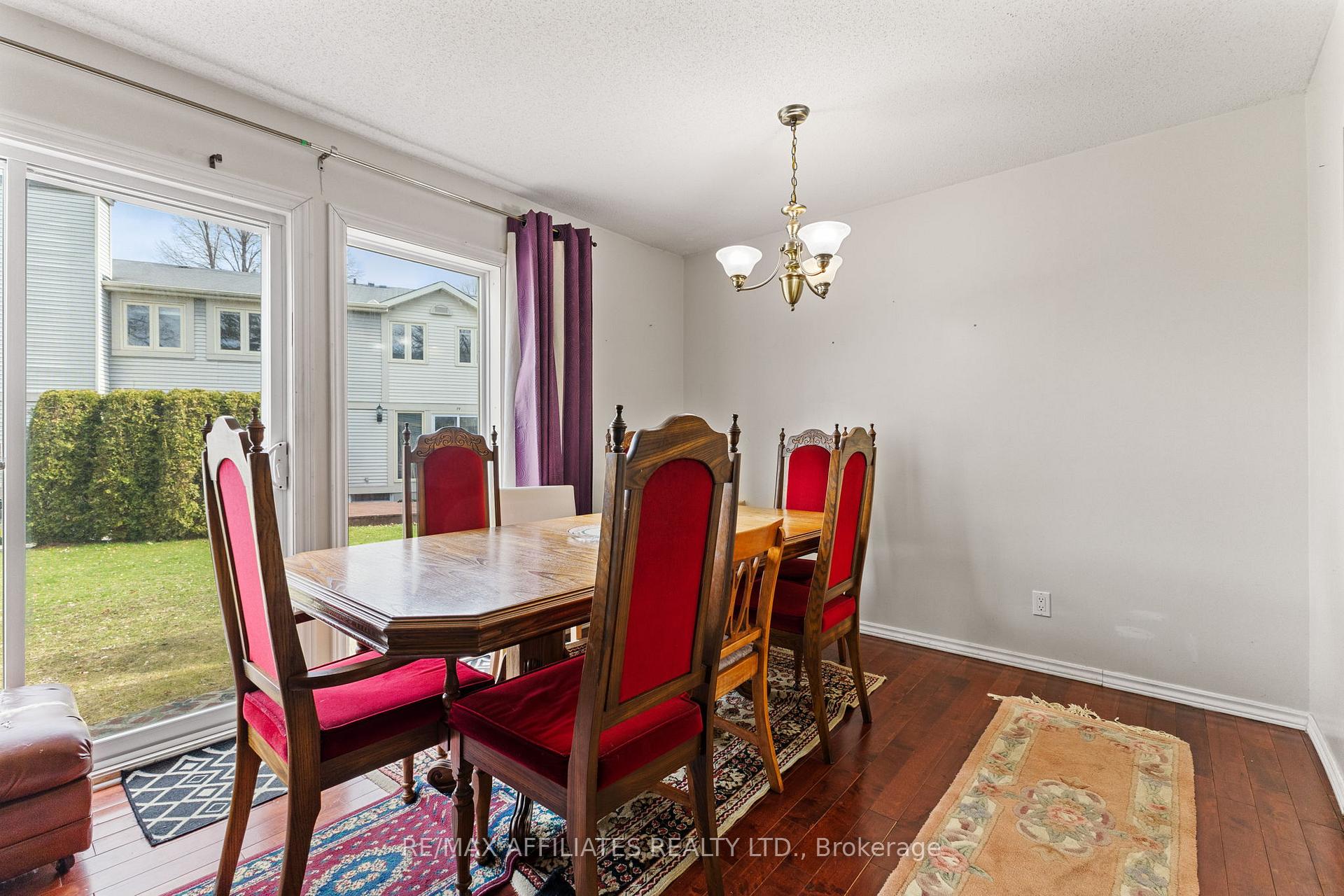 Photo 8 of 75 Saxton Private, Ottawa, Redwood Park — HOMEH