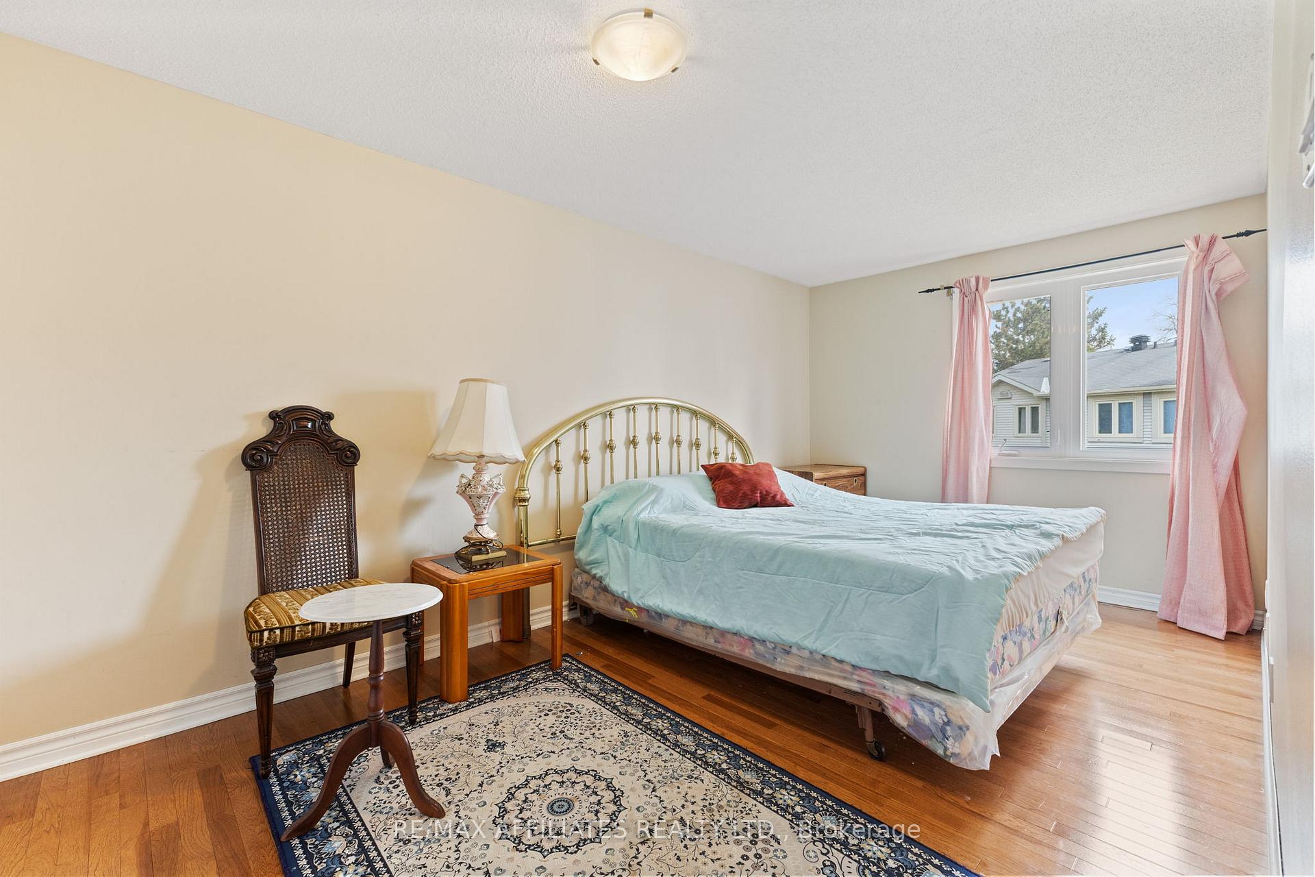 Photo 11 of 75 Saxton Private, Ottawa, Redwood Park — HOMEH