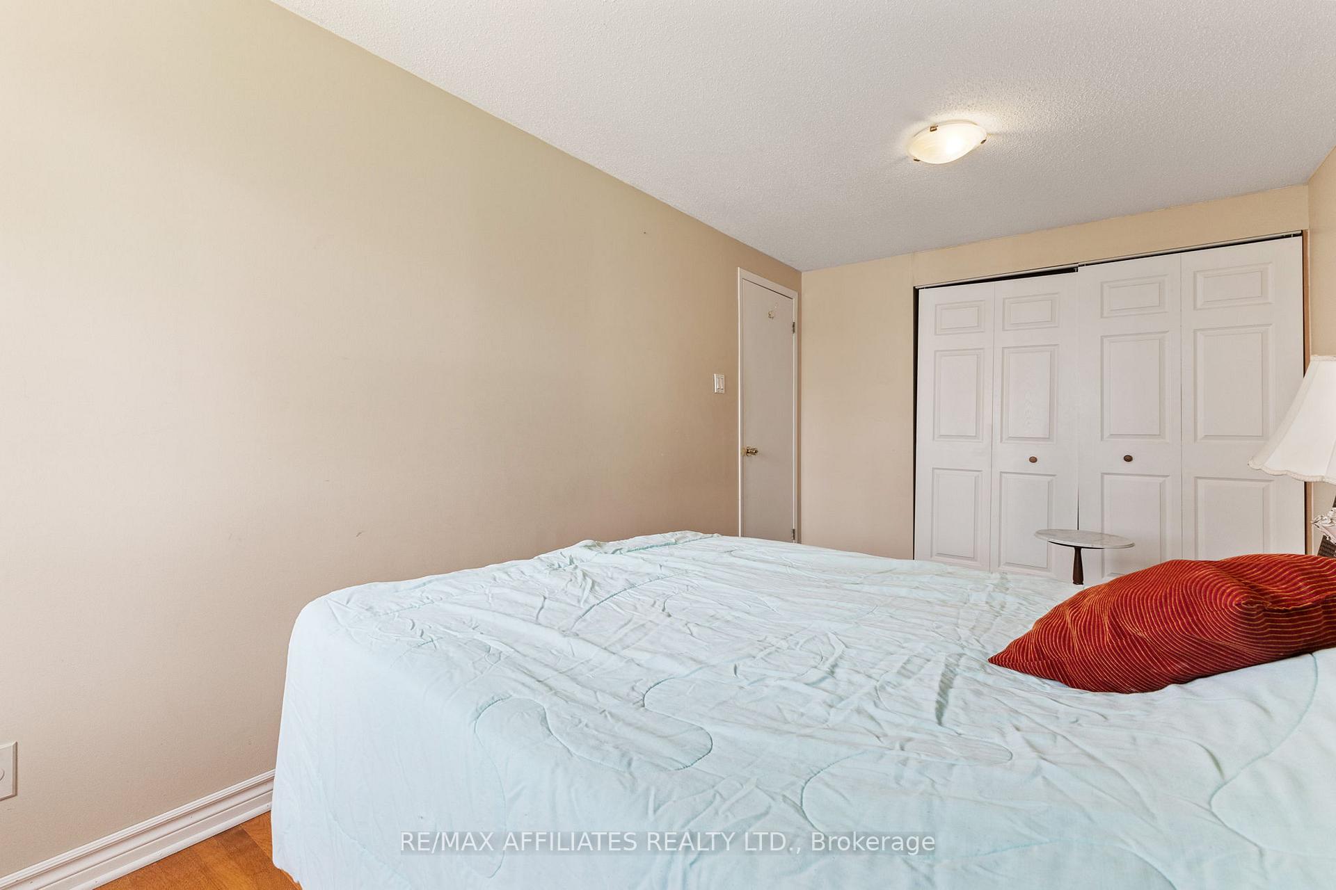 Photo 12 of 75 Saxton Private, Ottawa, Redwood Park — HOMEH