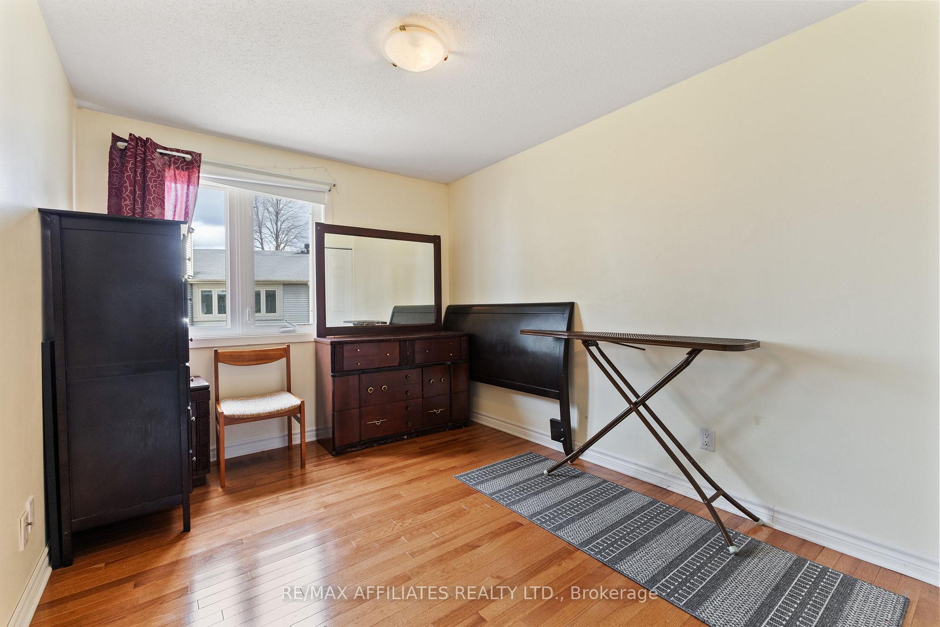 Photo 13 of 75 Saxton Private, Ottawa, Redwood Park — HOMEH