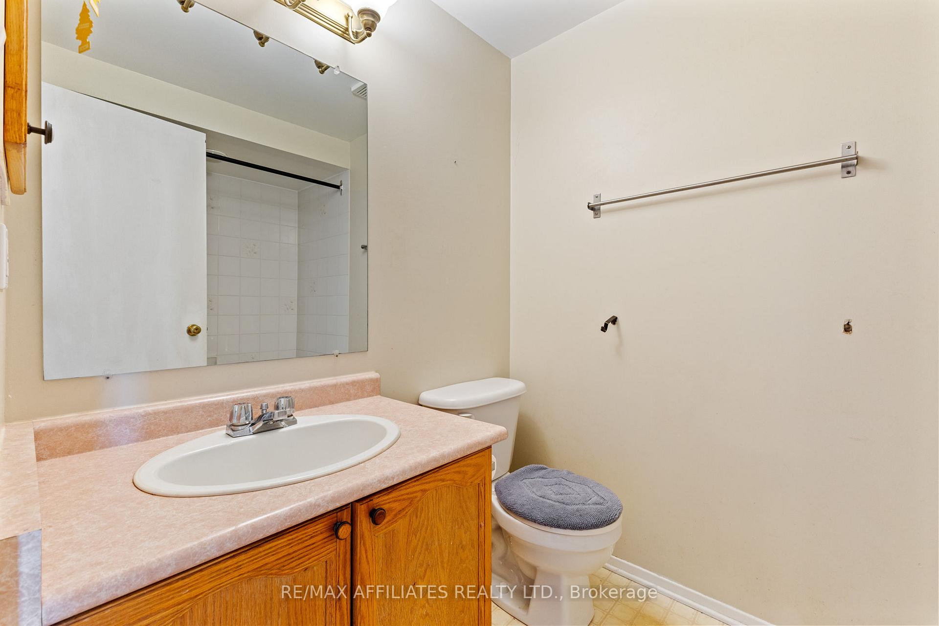 Photo 14 of 75 Saxton Private, Ottawa, Redwood Park — HOMEH