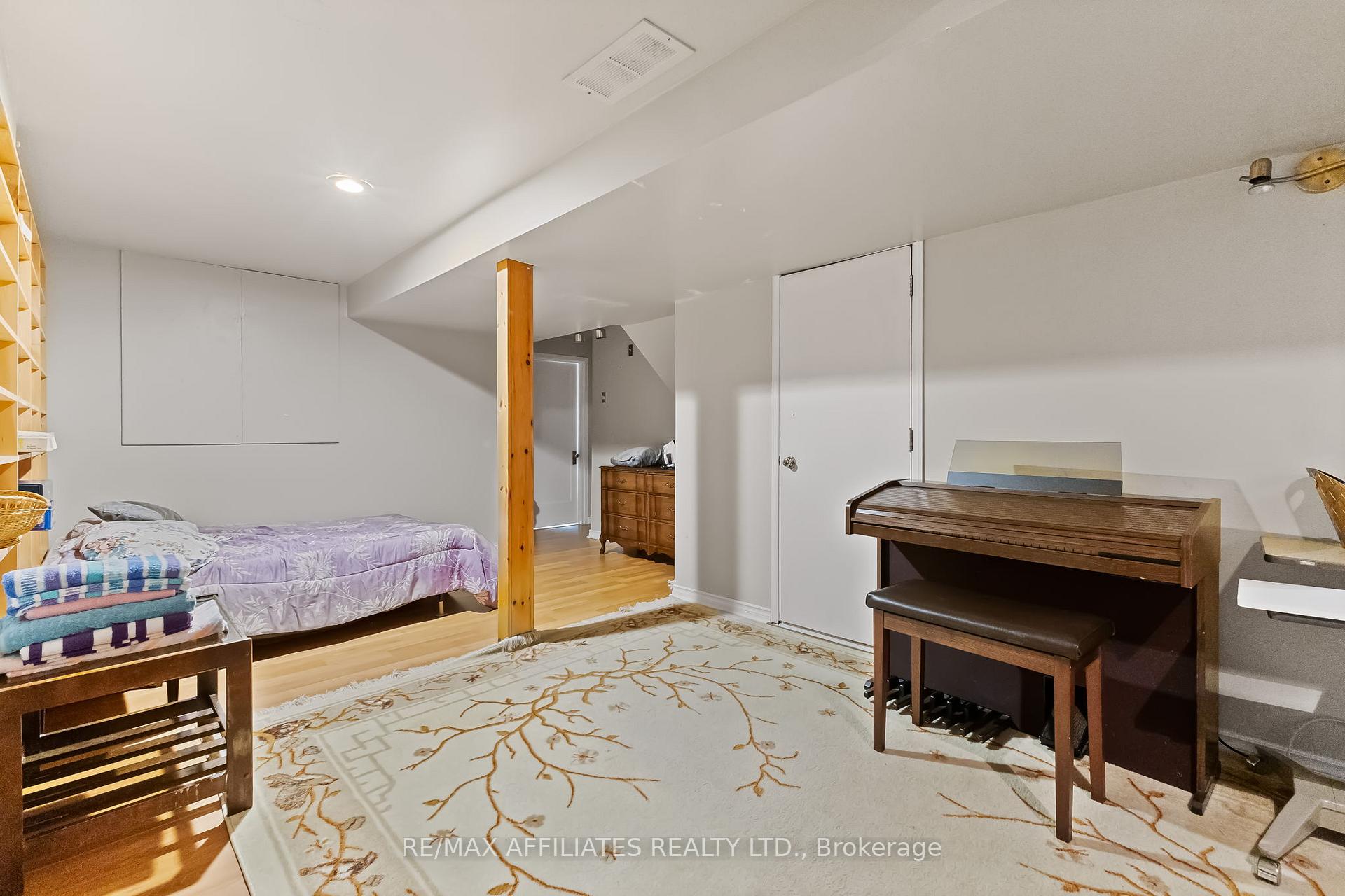 Photo 18 of 75 Saxton Private, Ottawa, Redwood Park — HOMEH