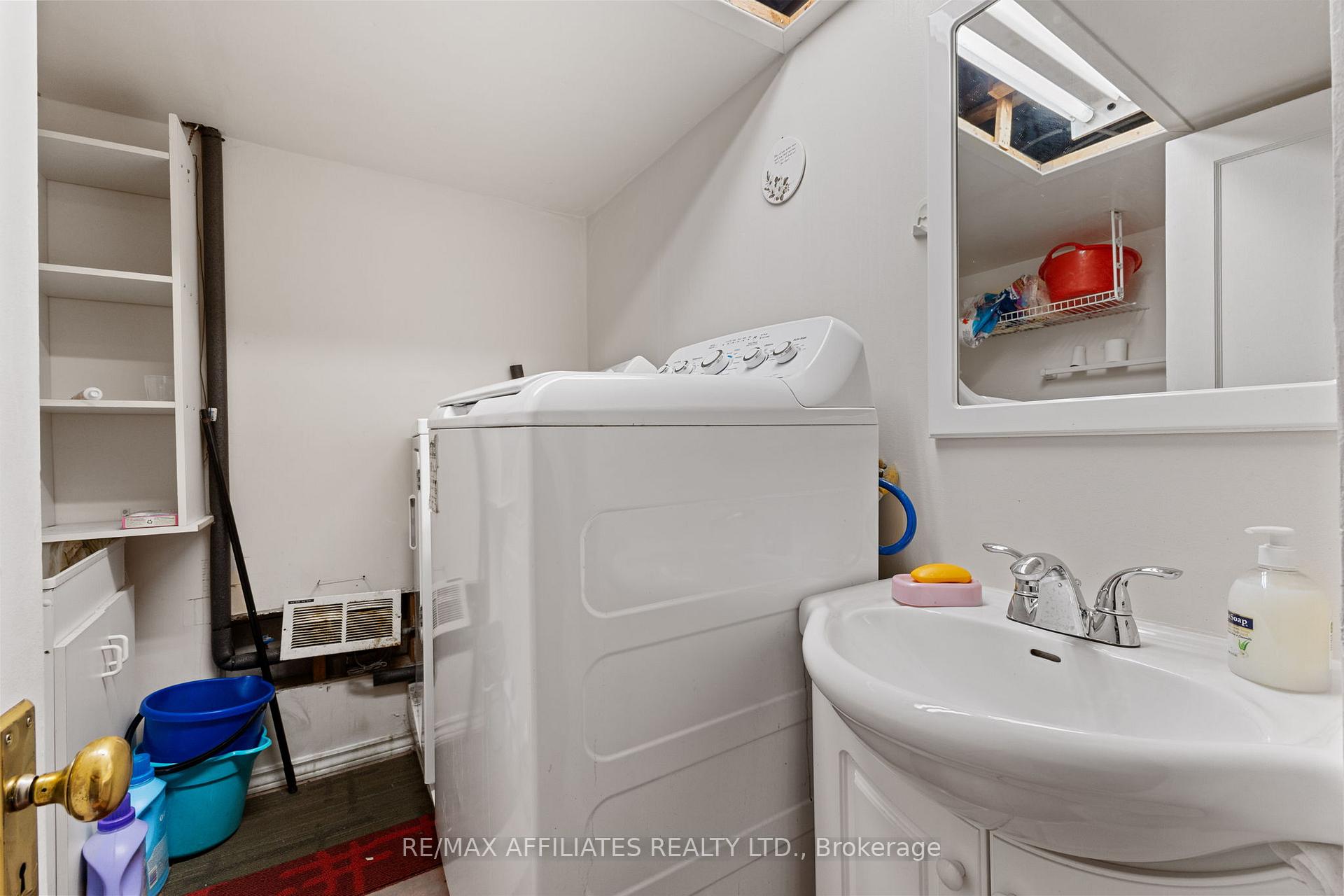 Photo 19 of 75 Saxton Private, Ottawa, Redwood Park — HOMEH