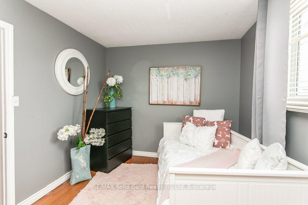 Photo 4 of 235 Fergus Avenue, Kitchener — HOMEH