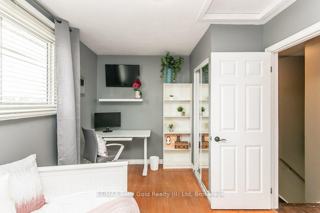 Photo 5 of 235 Fergus Avenue, Kitchener — HOMEH