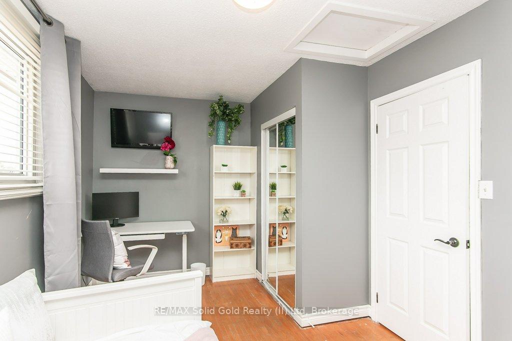 Photo 6 of 235 Fergus Avenue, Kitchener — HOMEH