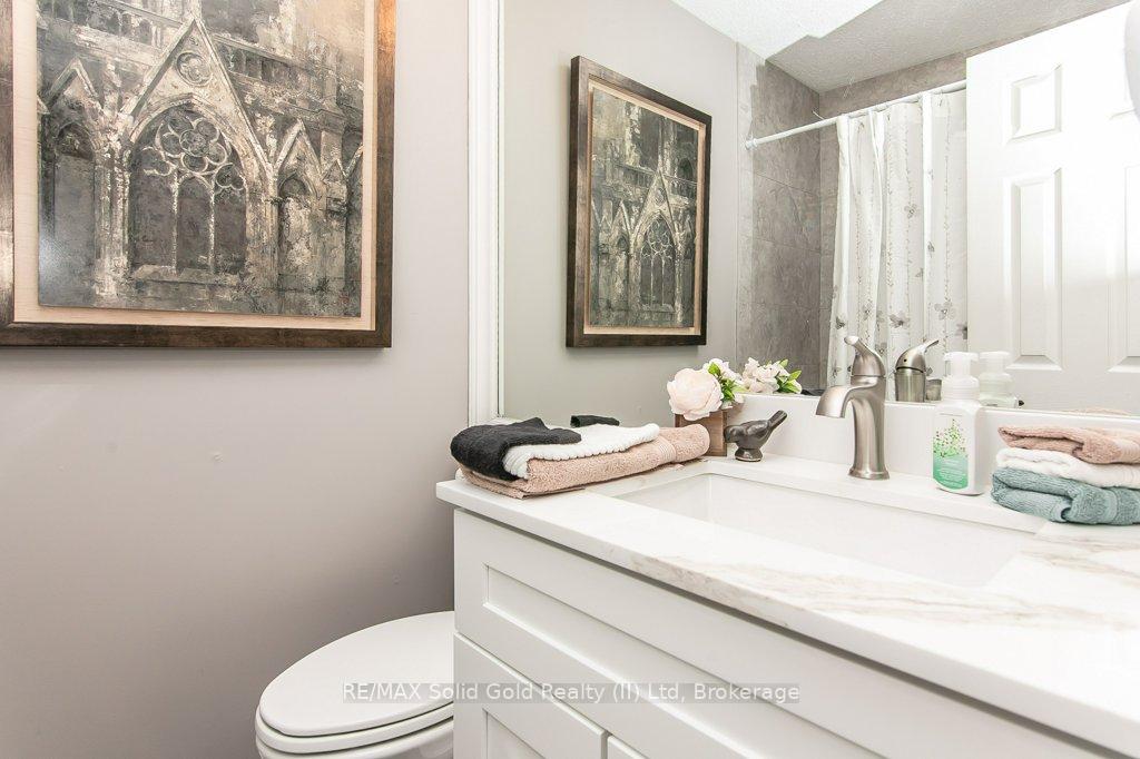 Photo 7 of 235 Fergus Avenue, Kitchener — HOMEH