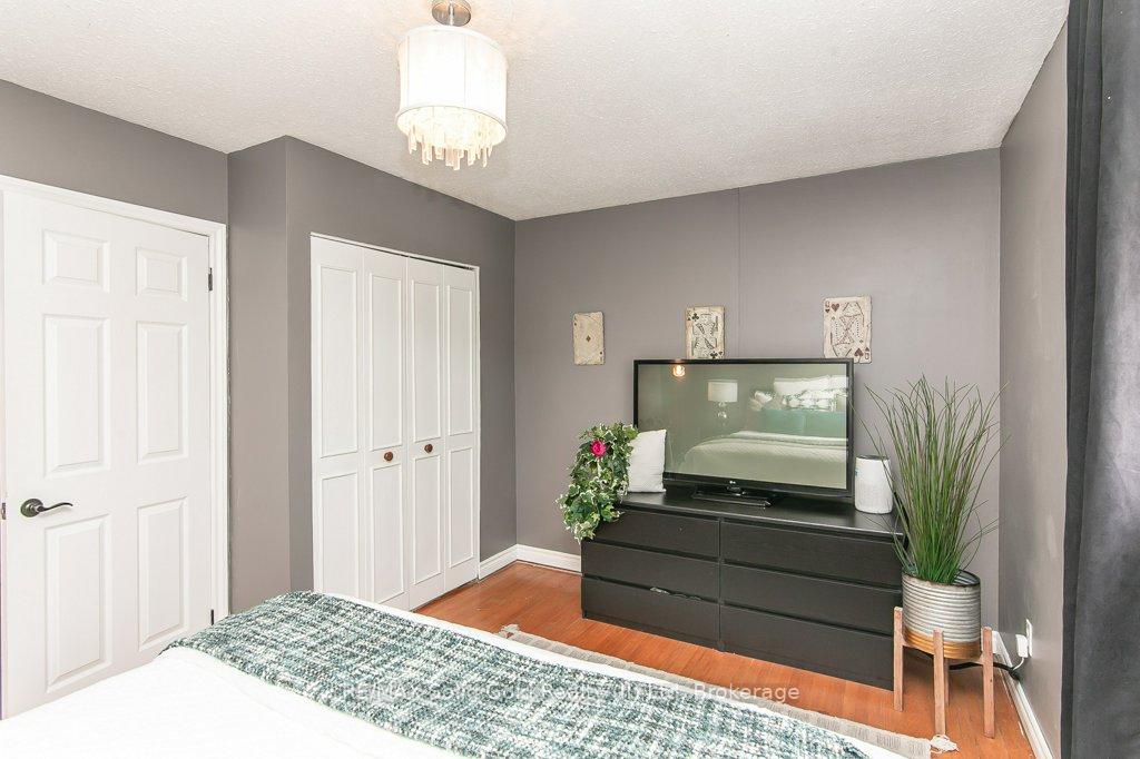 Photo 10 of 235 Fergus Avenue, Kitchener — HOMEH