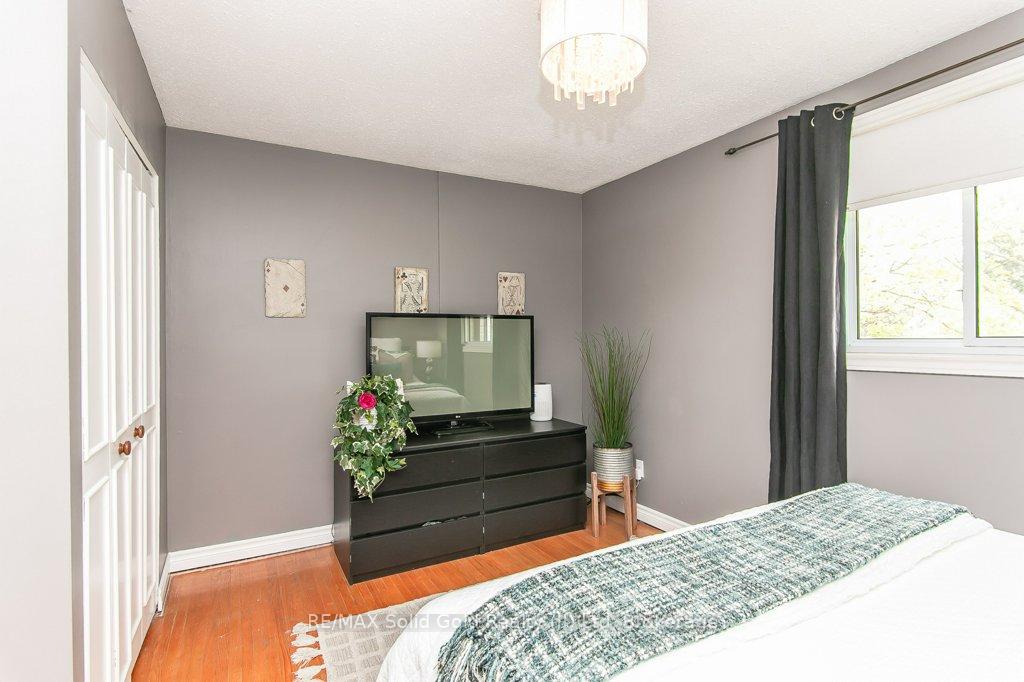 Photo 11 of 235 Fergus Avenue, Kitchener — HOMEH