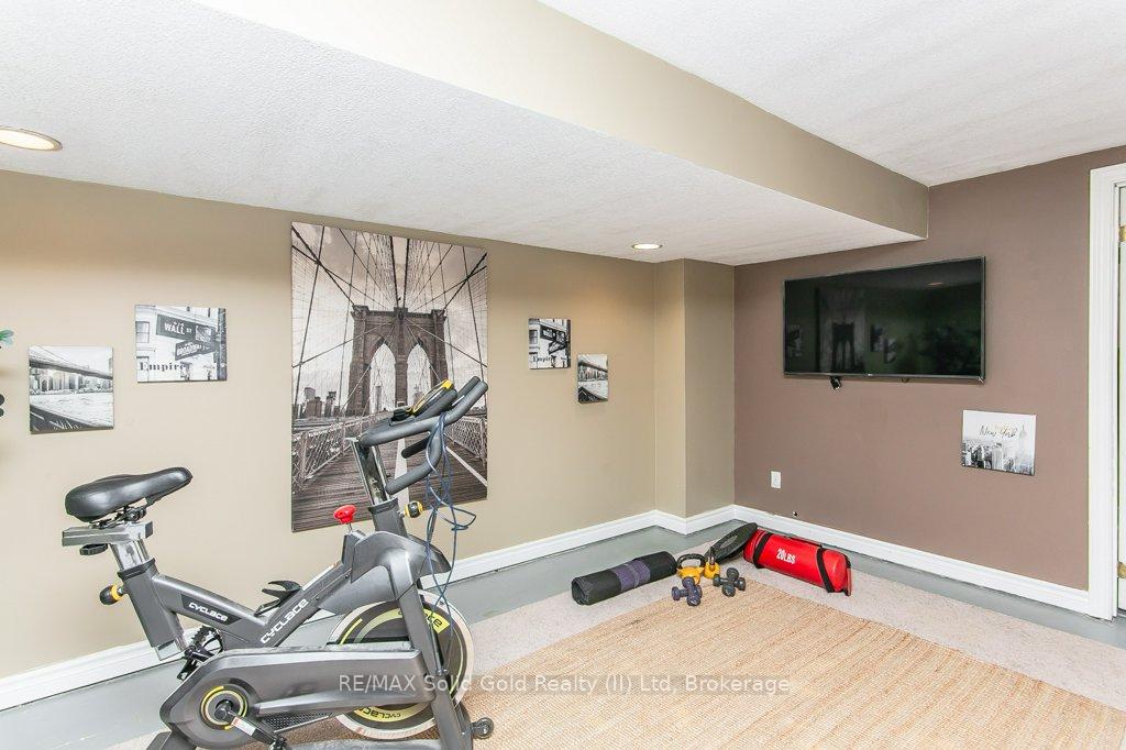 Photo 12 of 235 Fergus Avenue, Kitchener — HOMEH