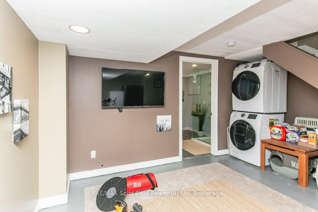Photo 13 of 235 Fergus Avenue, Kitchener — HOMEH