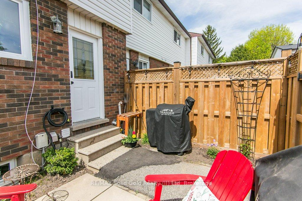 Photo 23 of 235 Fergus Avenue, Kitchener — HOMEH