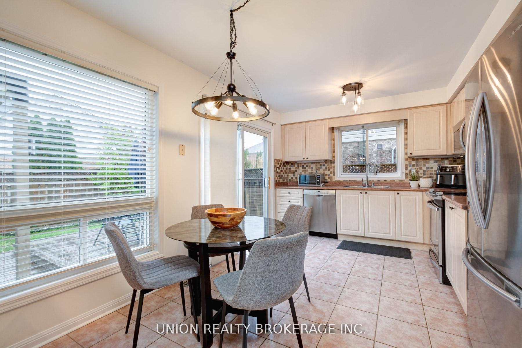 Photo 17 of 84 Worthington Avenue, Brampton, Fletcher's Meadow — HOMEH