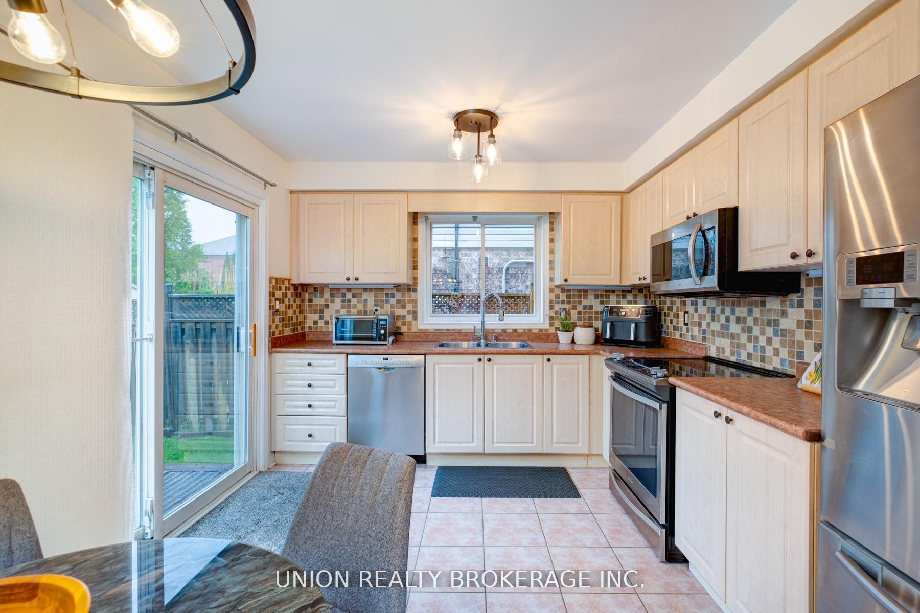 Photo 19 of 84 Worthington Avenue, Brampton, Fletcher's Meadow — HOMEH