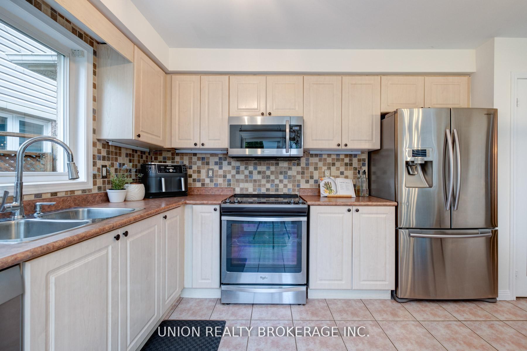 Photo 9 of 84 Worthington Avenue, Brampton, Fletcher's Meadow — HOMEH