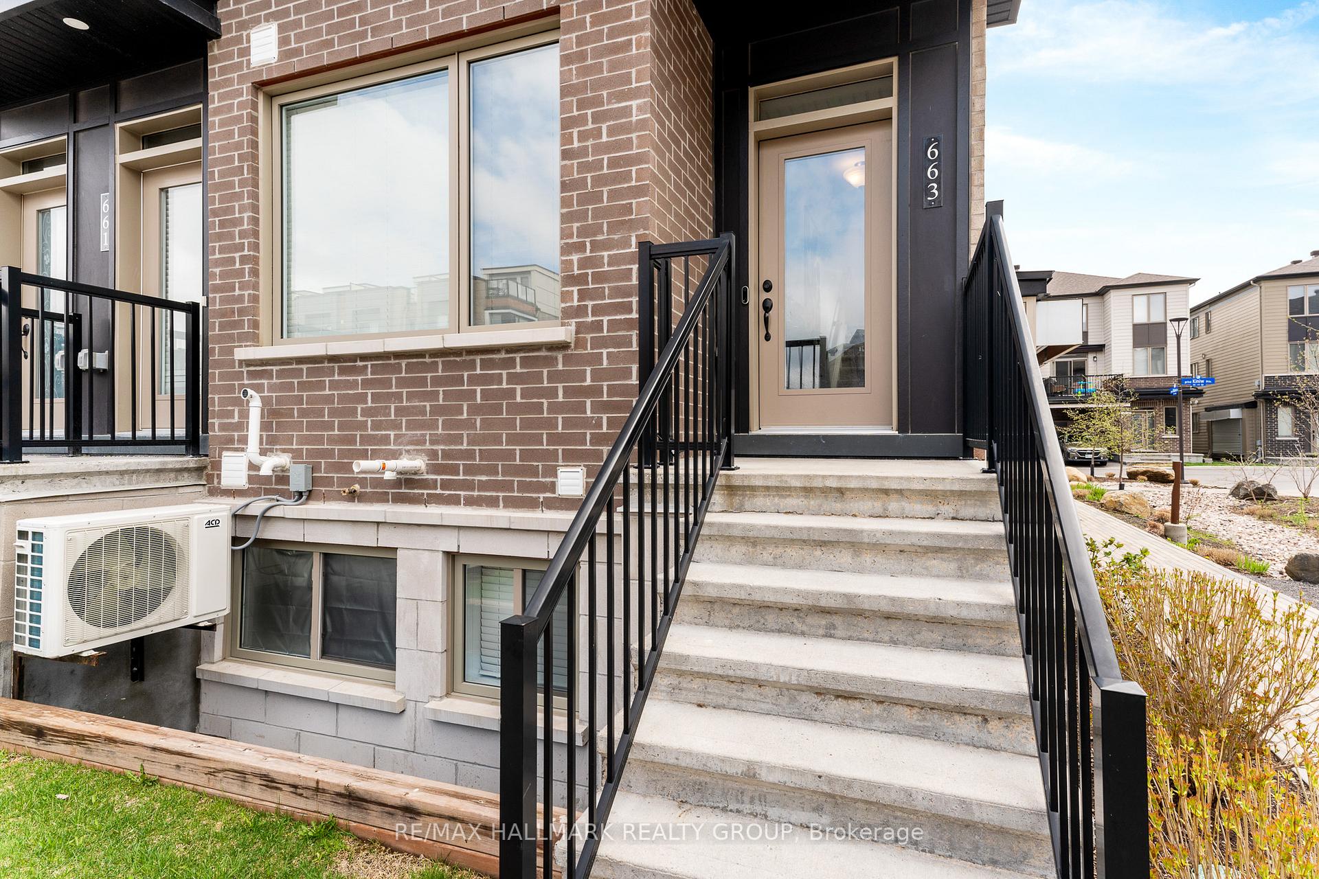 Photo 4 of 663 Makwa Private, Ottawa, CFB Rockcliffe and Area — HOMEH