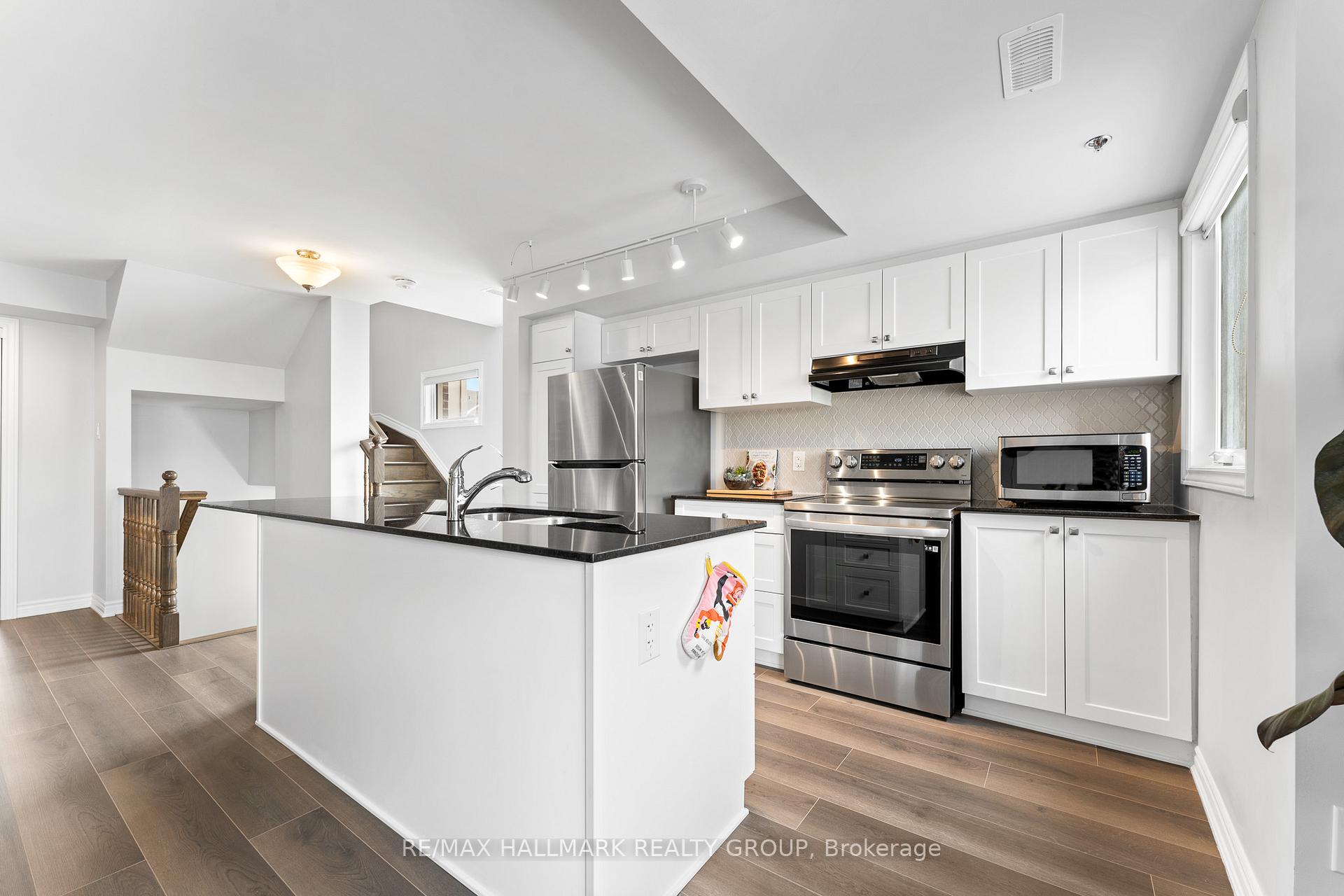 Photo 17 of 663 Makwa Private, Ottawa, CFB Rockcliffe and Area — HOMEH
