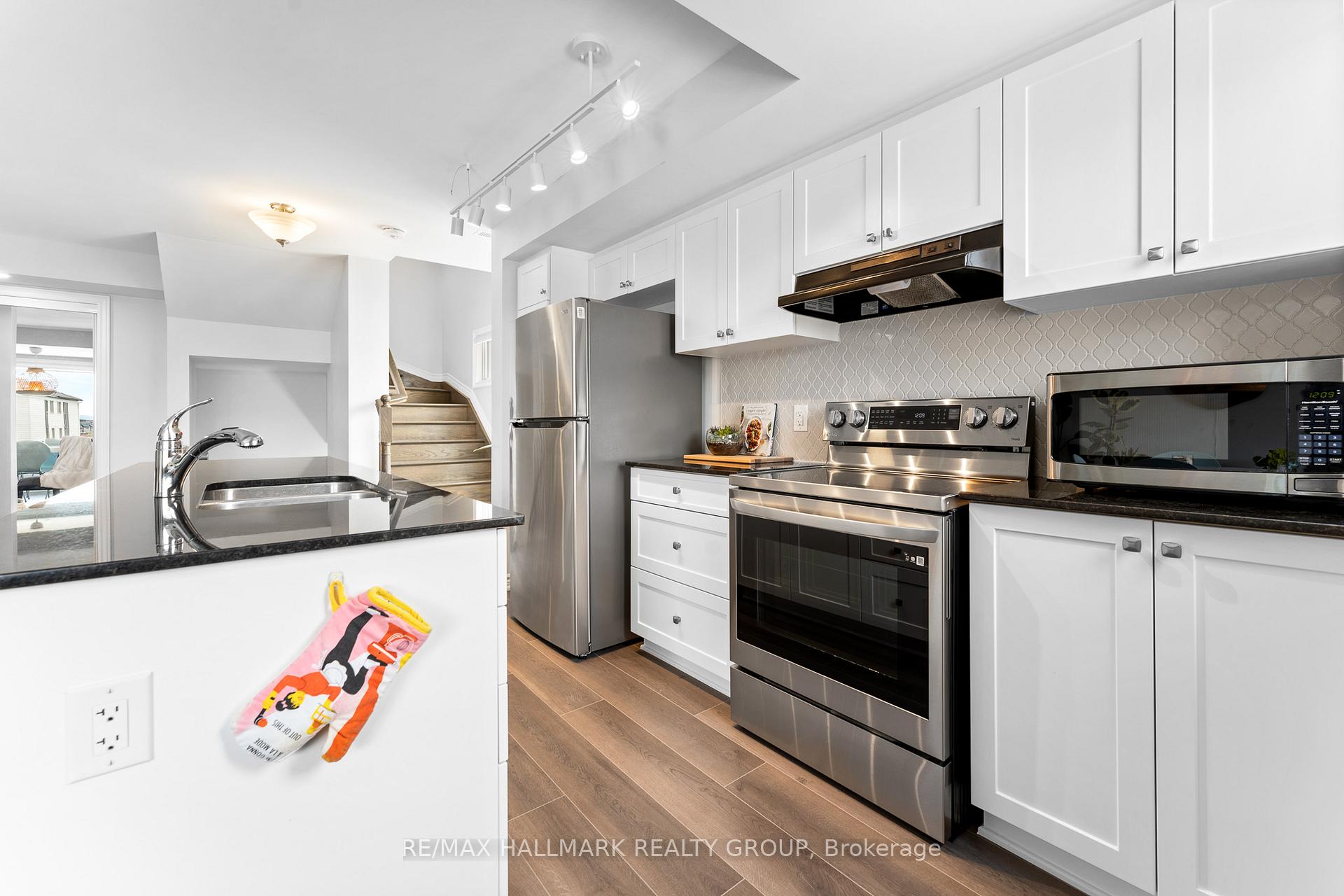 Photo 22 of 663 Makwa Private, Ottawa, CFB Rockcliffe and Area — HOMEH