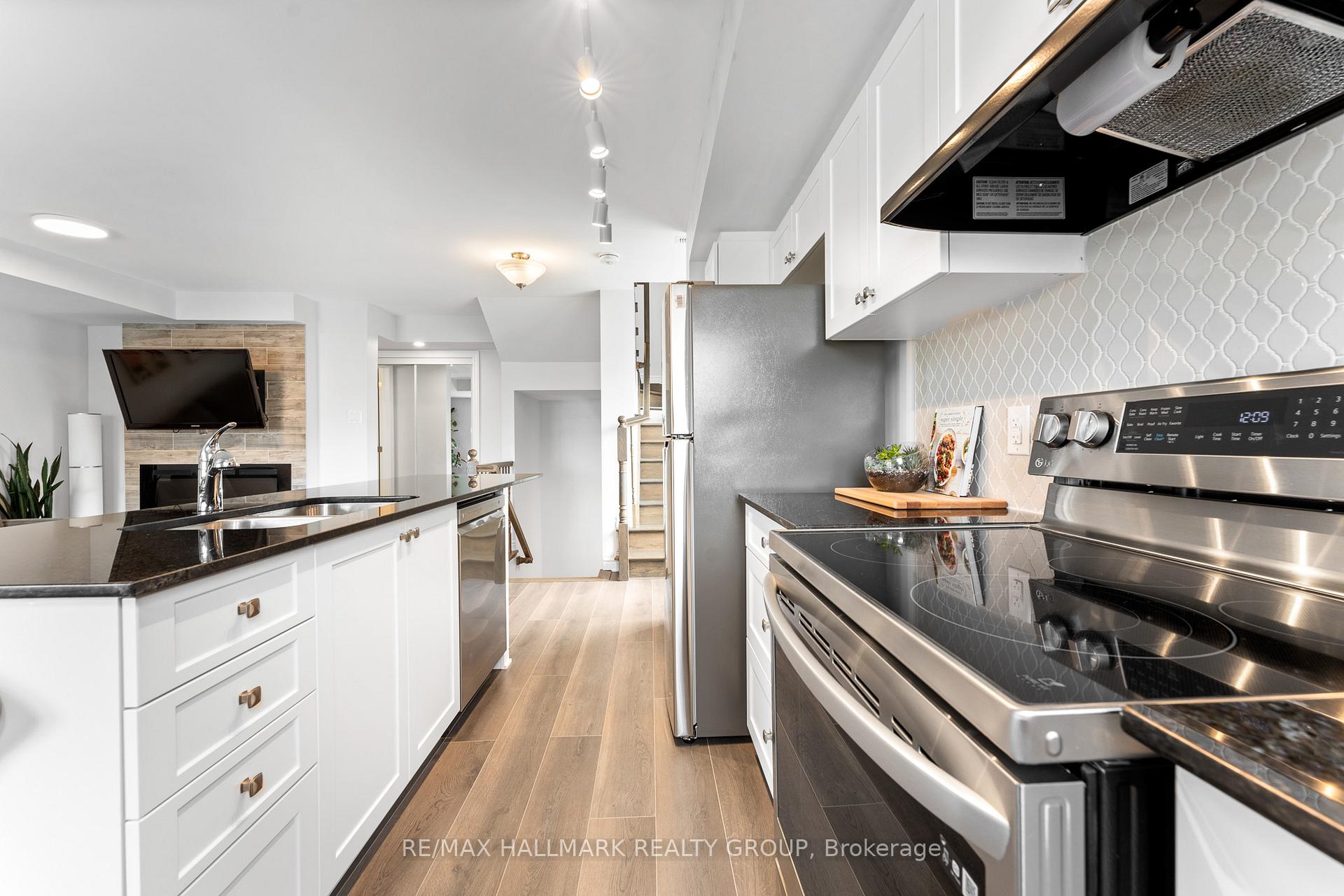 Photo 25 of 663 Makwa Private, Ottawa, CFB Rockcliffe and Area — HOMEH