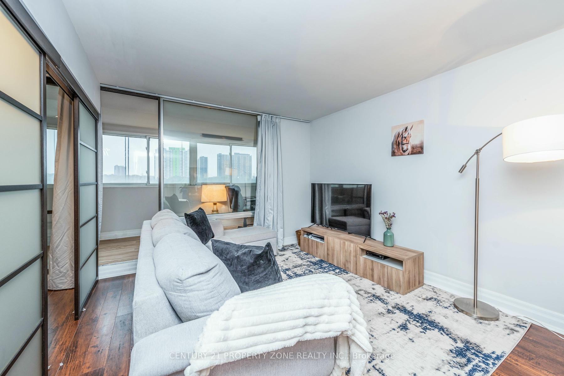 Photo 6 of Unit 602, 3 Massey Square E, Toronto, Crescent Town — HOMEH