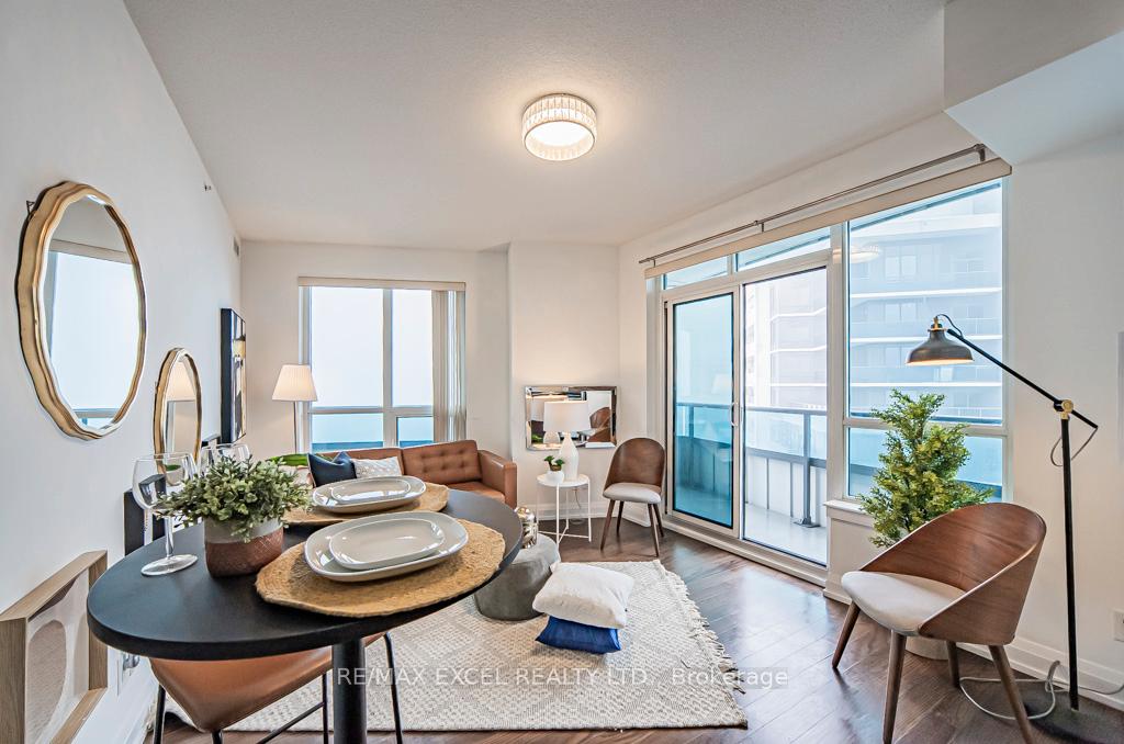 Photo 5 of Unit 2401, 7171 Yonge Street, Markham, Thornhill — HOMEH