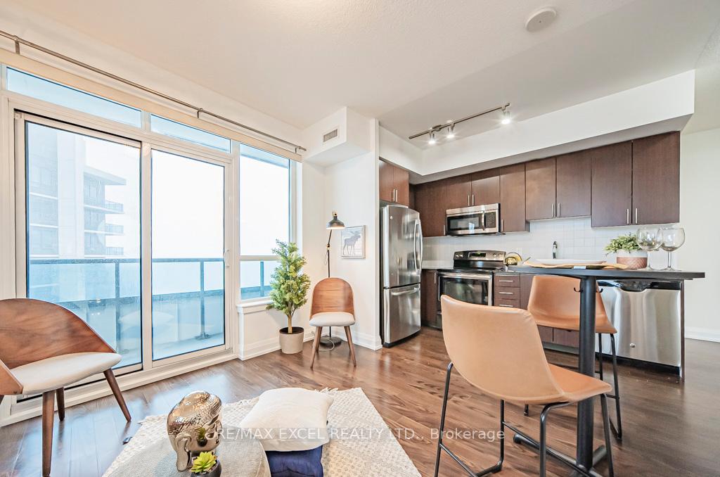 Photo 8 of Unit 2401, 7171 Yonge Street, Markham, Thornhill — HOMEH