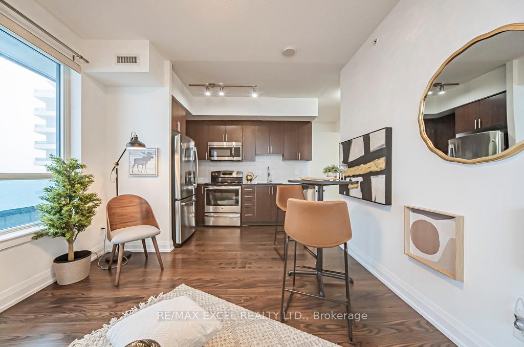Photo 13 of Unit 2401, 7171 Yonge Street, Markham, Thornhill — HOMEH