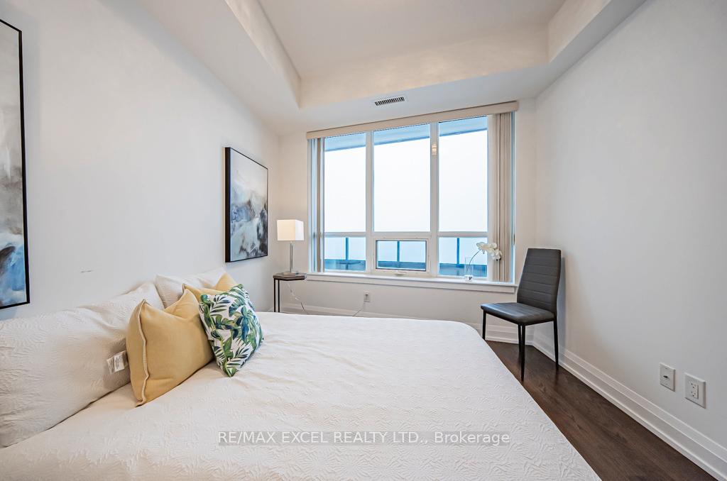 Photo 18 of Unit 2401, 7171 Yonge Street, Markham, Thornhill — HOMEH
