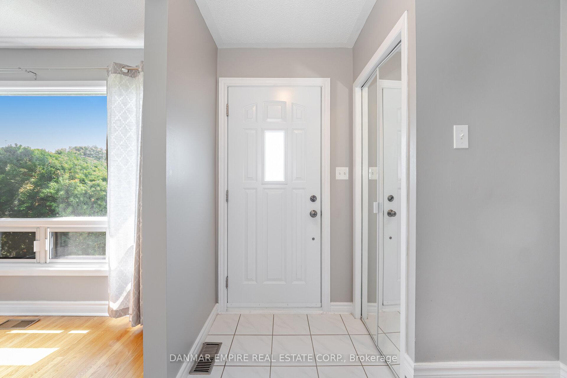 Photo 4 of Unit 32, 20 Mountainview Road S, Halton Hills, Georgetown — HOMEH