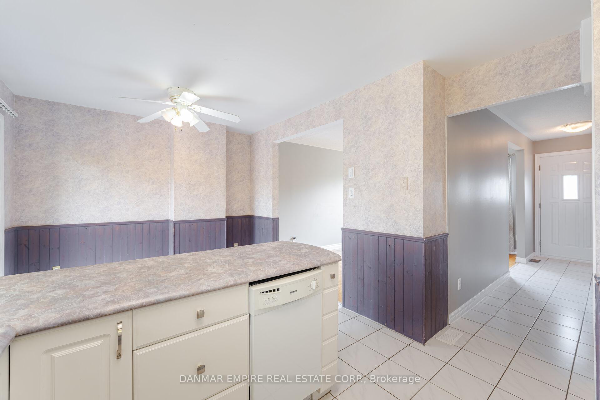 Photo 11 of Unit 32, 20 Mountainview Road S, Halton Hills, Georgetown — HOMEH